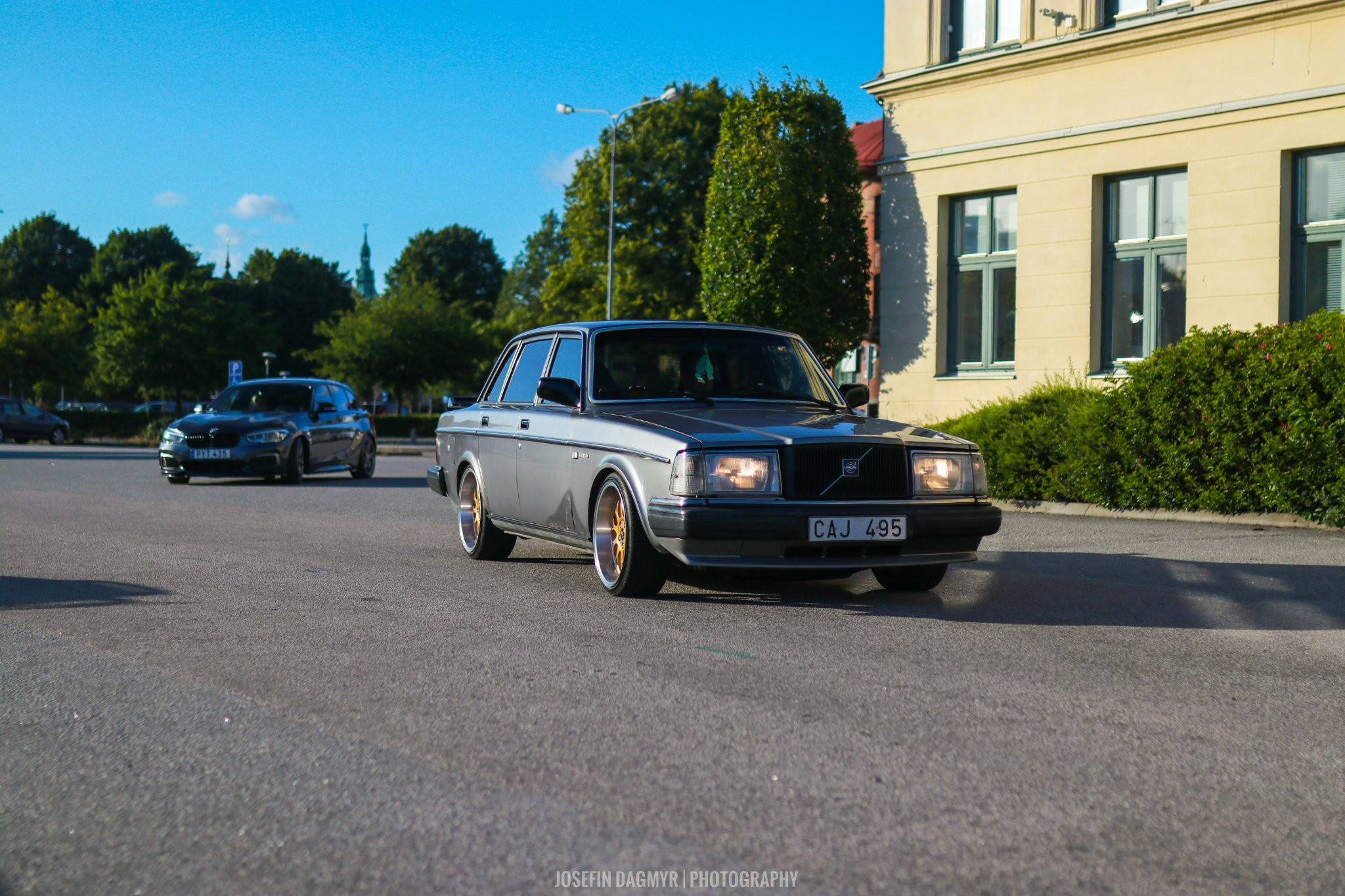 Free photo Volvo 240 on cool rims