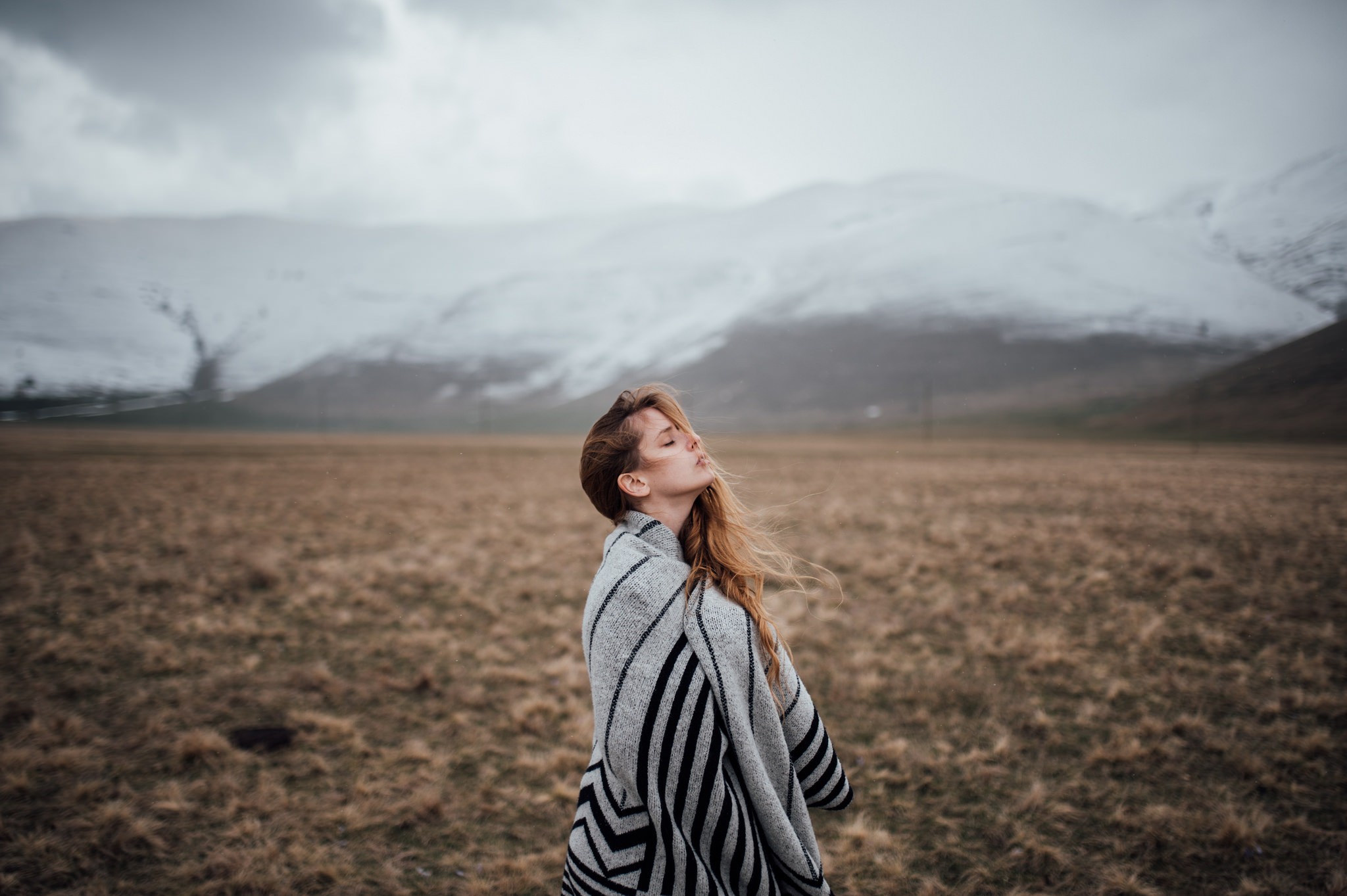 Wallpapers females brunette closed eyes on the desktop