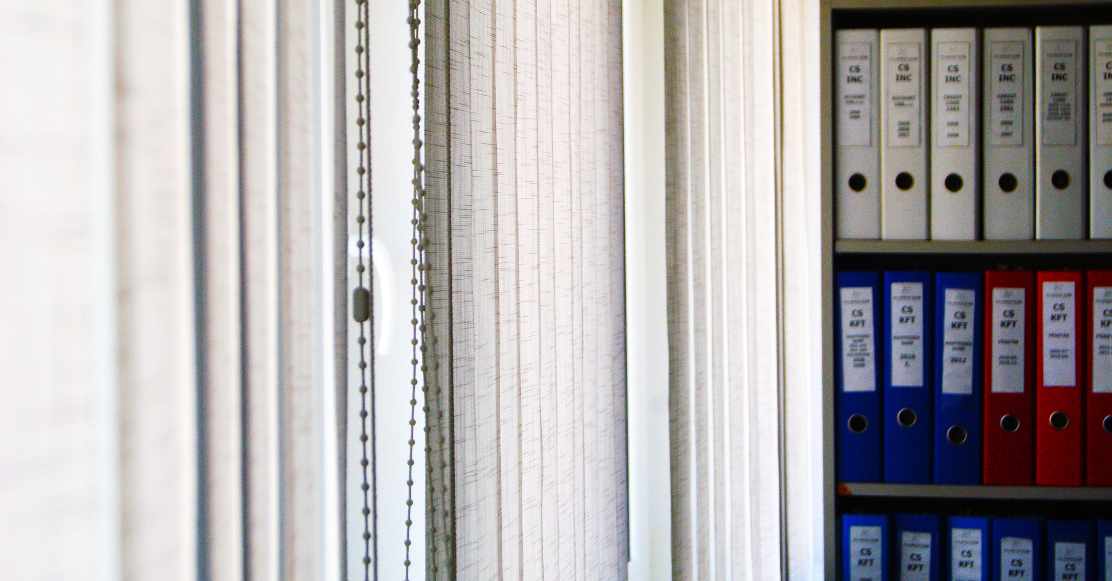 Обои работа окно стена на рабочий стол