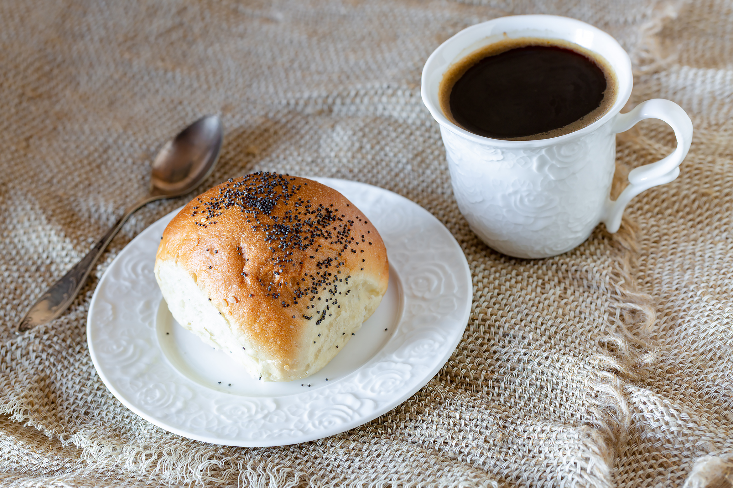 Free photo Muffin with coffee