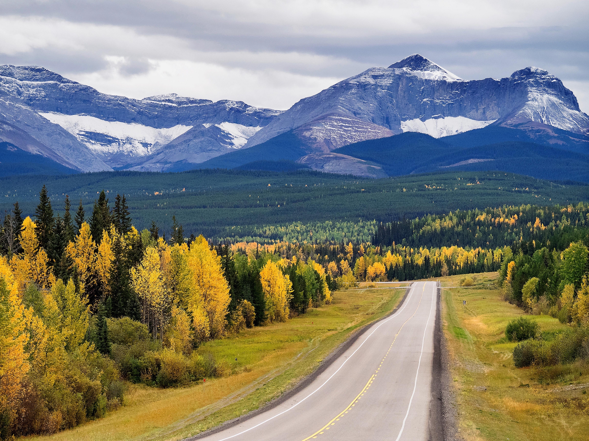 Wallpapers The canadian Rocky mountains road autumn on the desktop