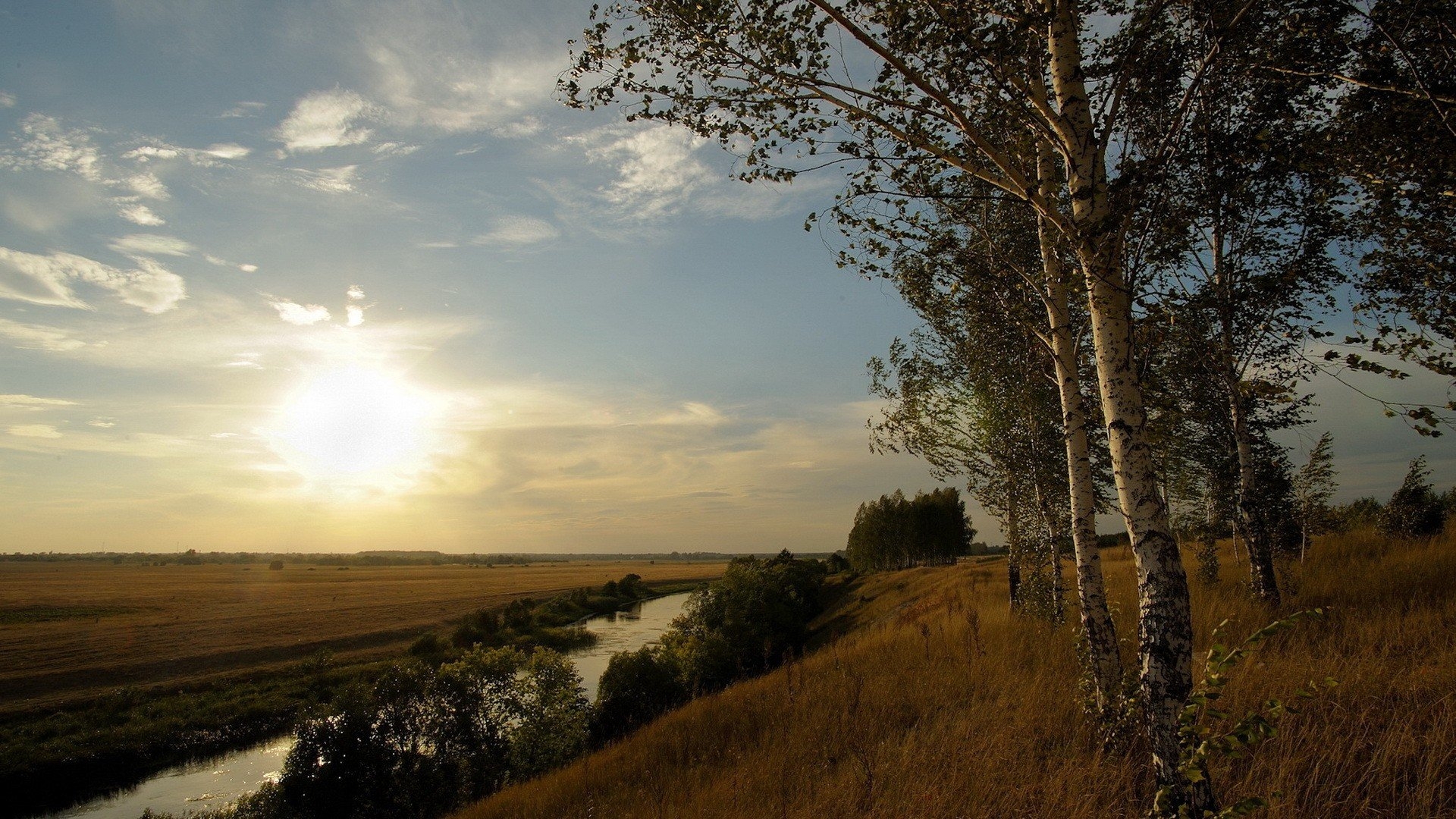 Free photo Beautiful countryside landscape with river