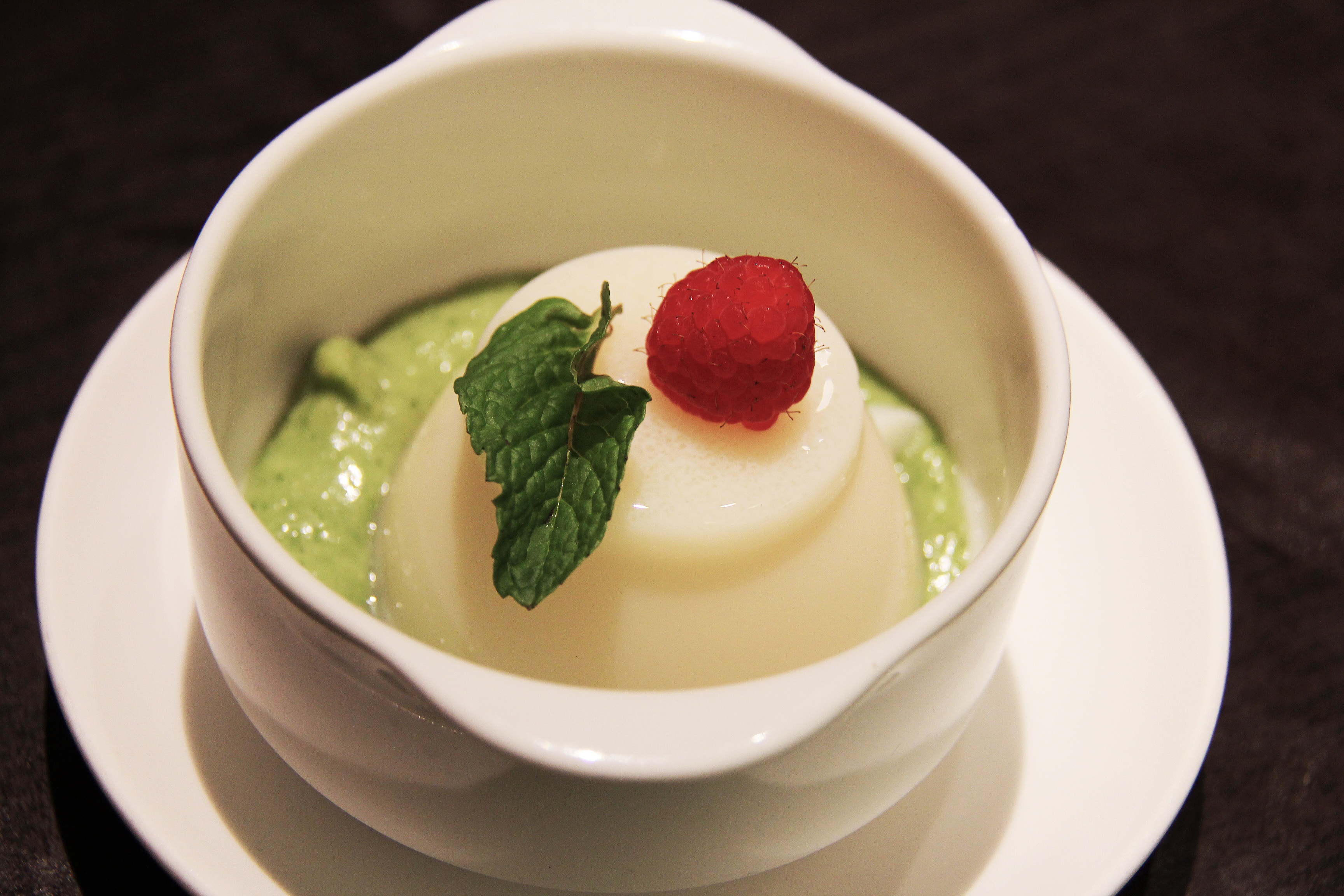 桌面上的壁纸覆盆子 片材 餐馆