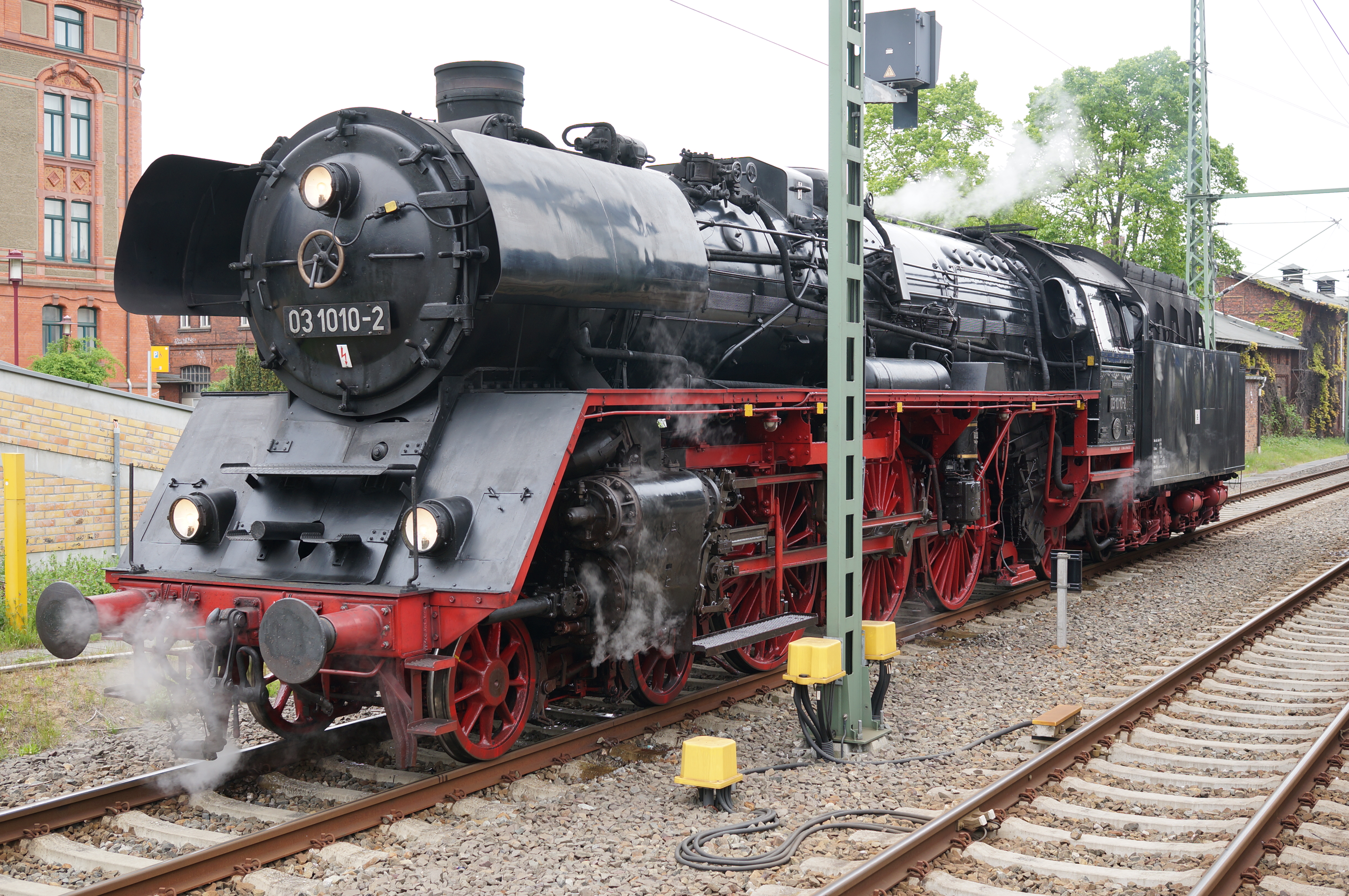 Wallpapers track train asphalt on the desktop