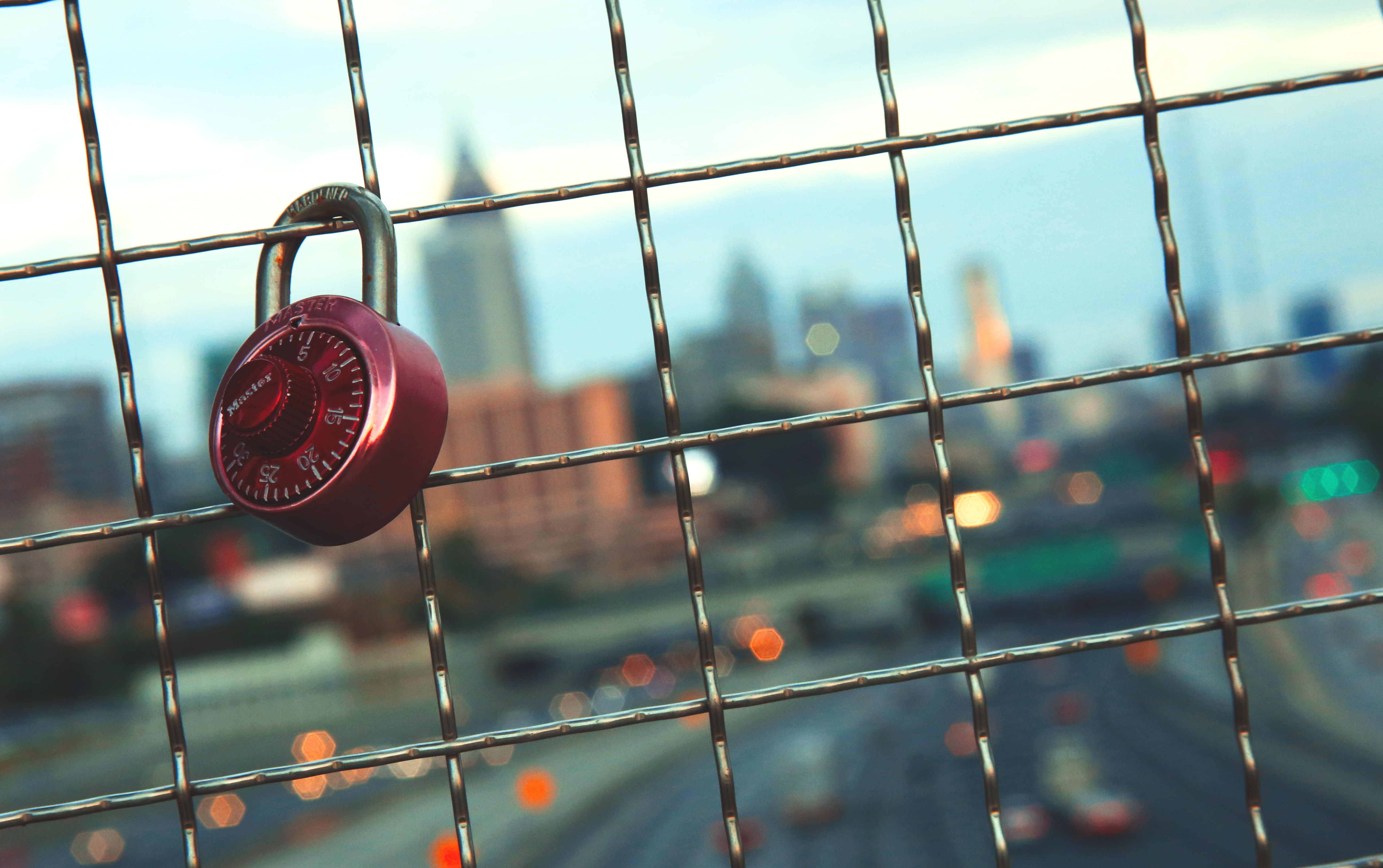 Free photo The lock on the fence