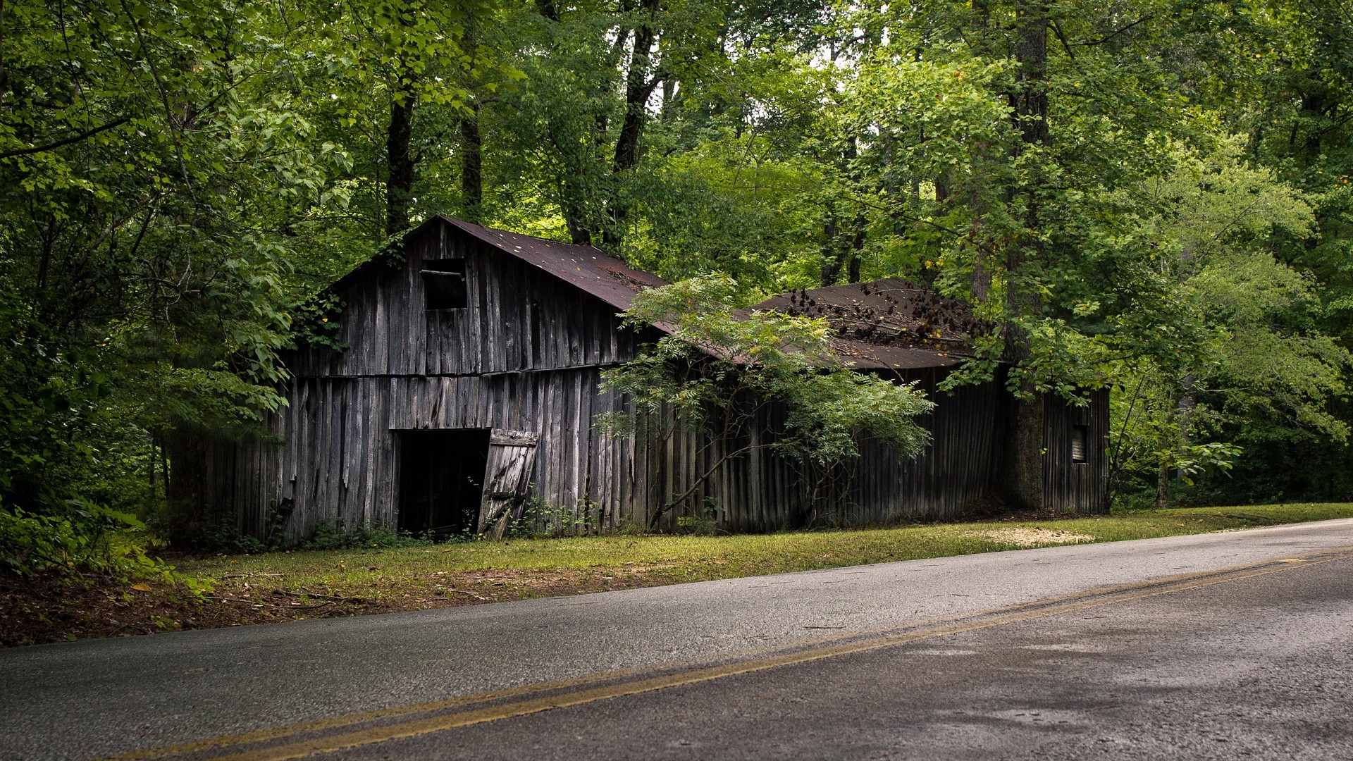 Free photo An old abandoned barn