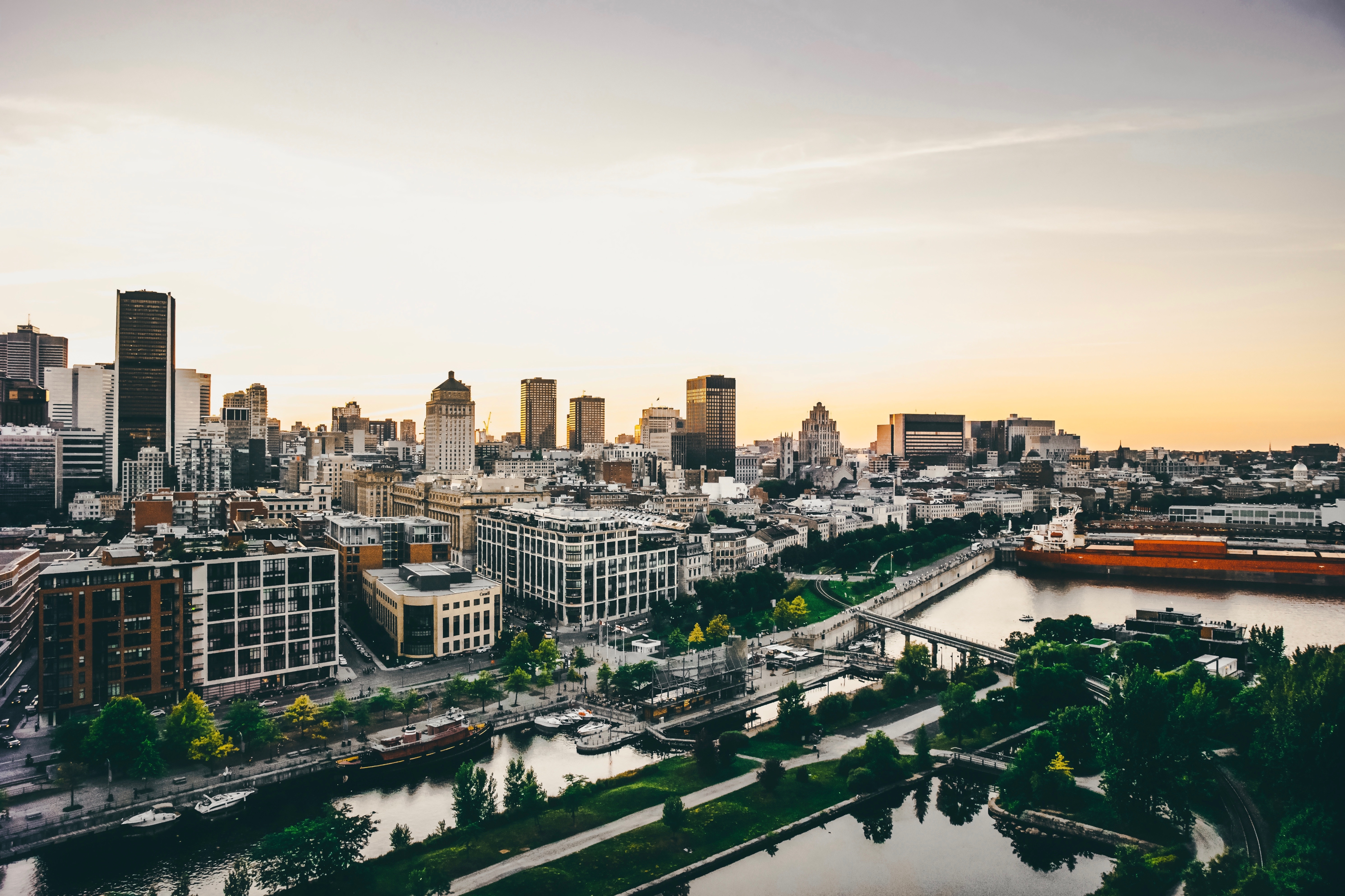 Free photo A modern city at sunset