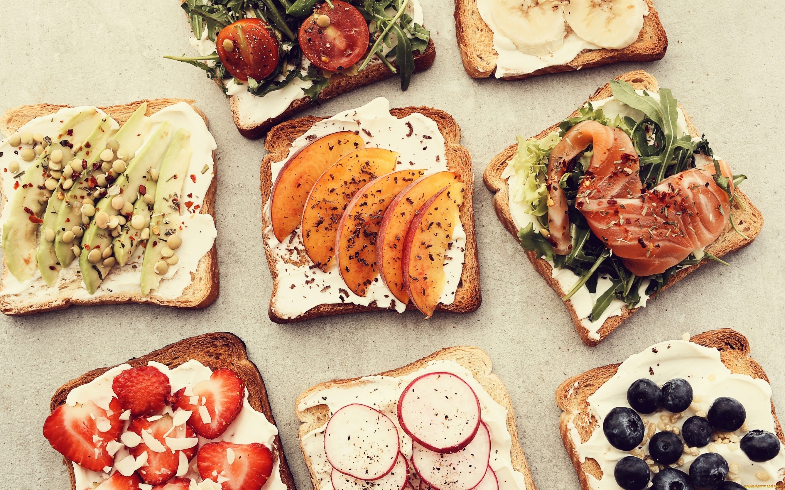 Бесплатное фото Вкусные бутерброды с разными ингредиентами
