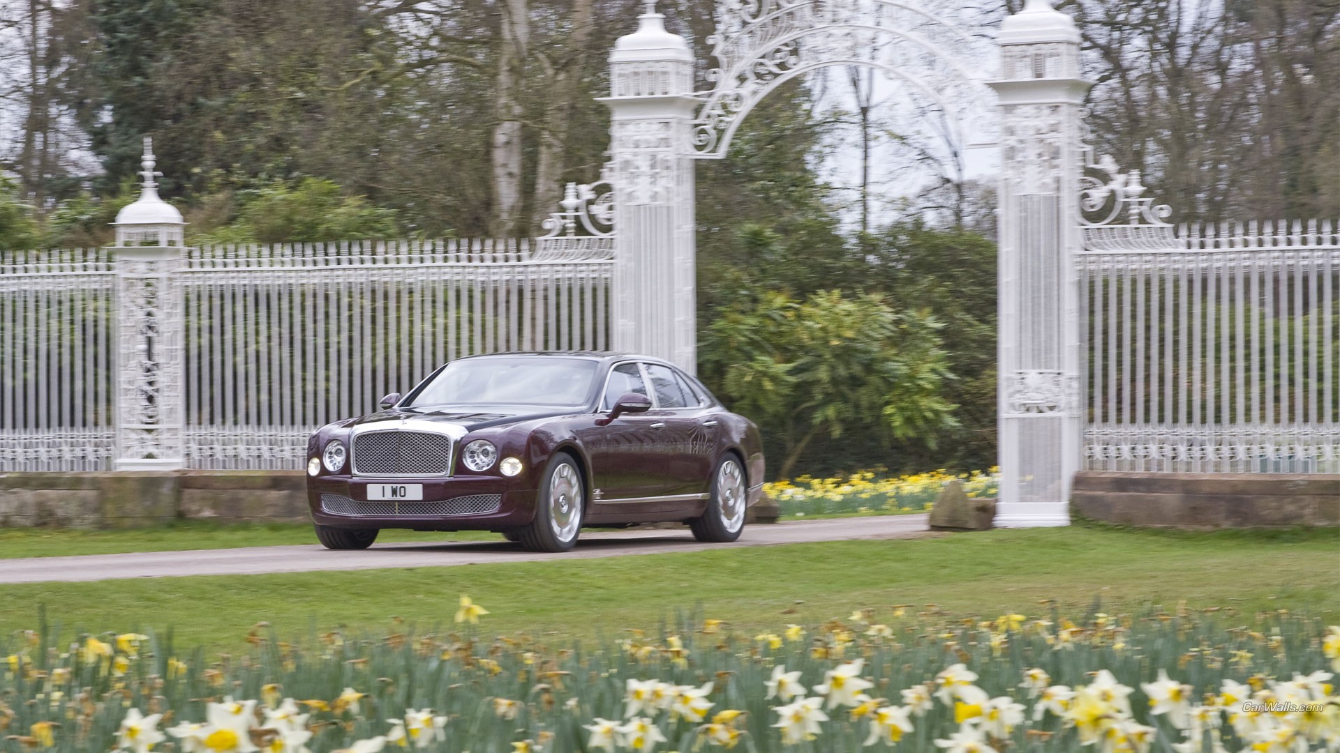 Bentley Mulsanne in the grounds of the mansion.