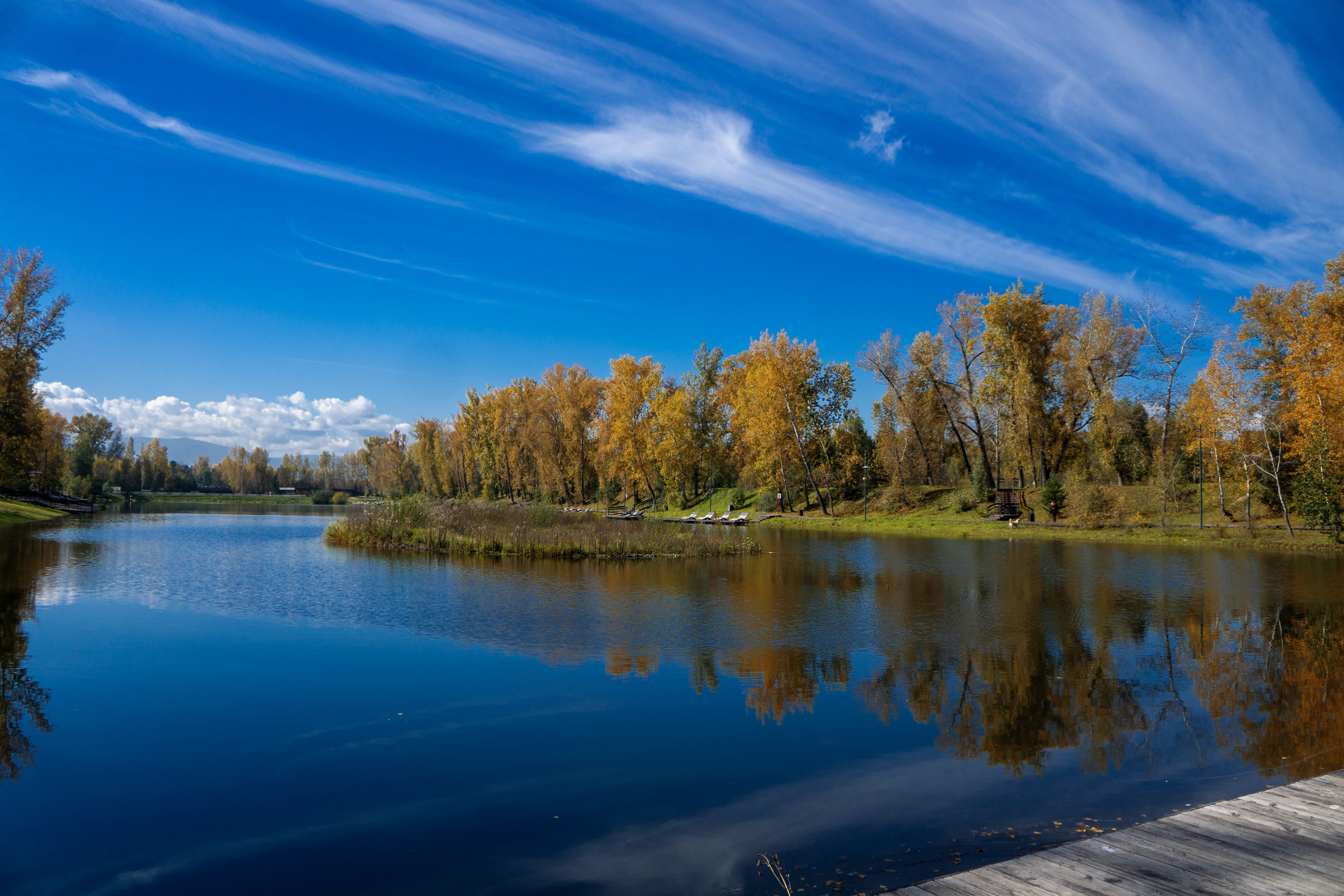 Теплый осенний день у Енисея