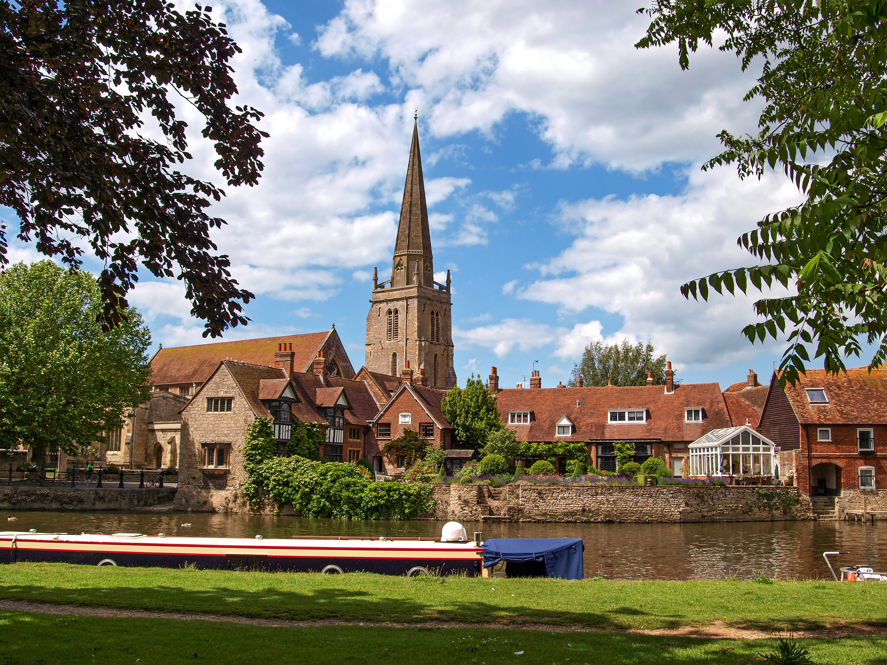 Wallpapers cities England rivers on the desktop