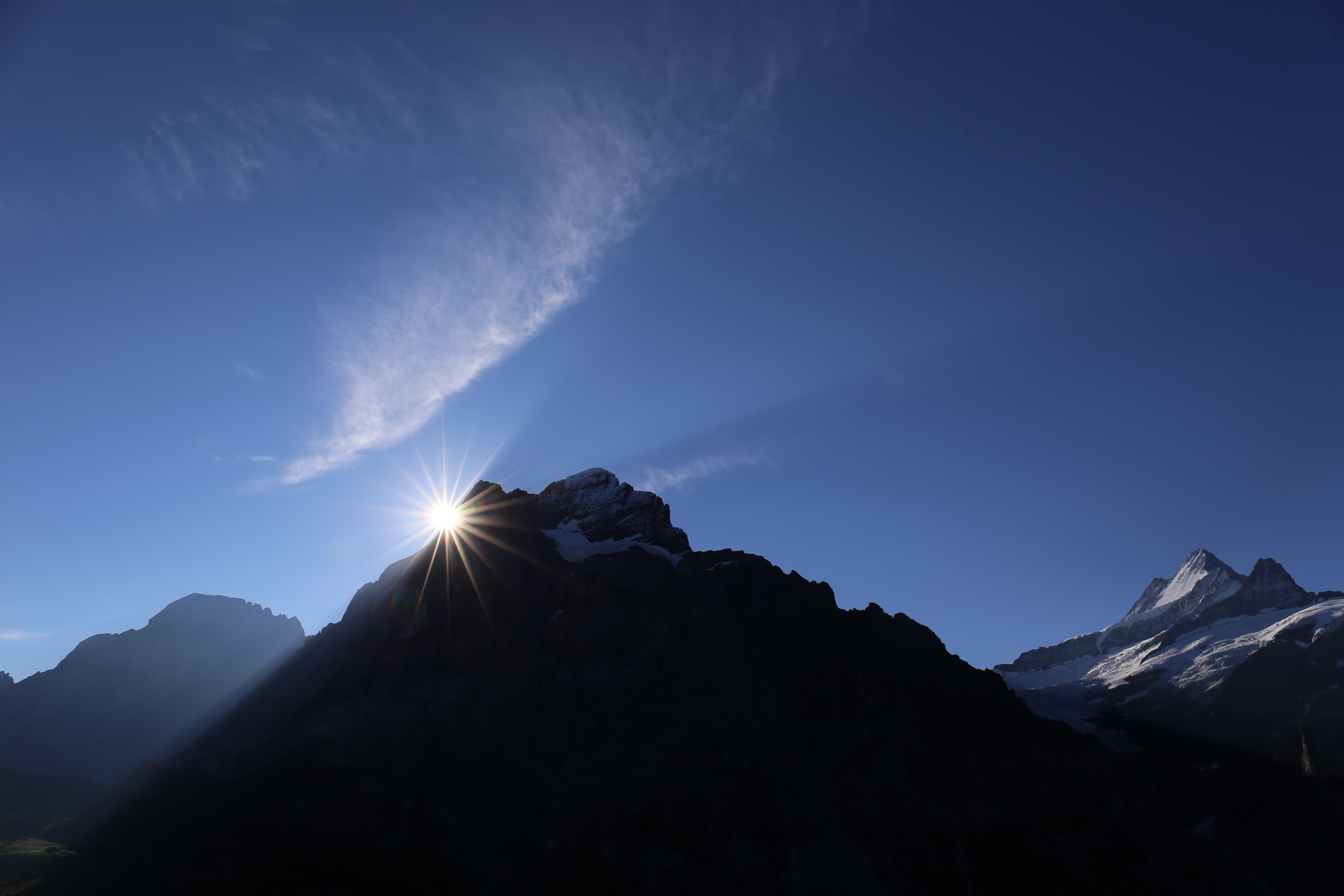 Обои Wetterhorn Bernese Alps Switzerland на рабочий стол