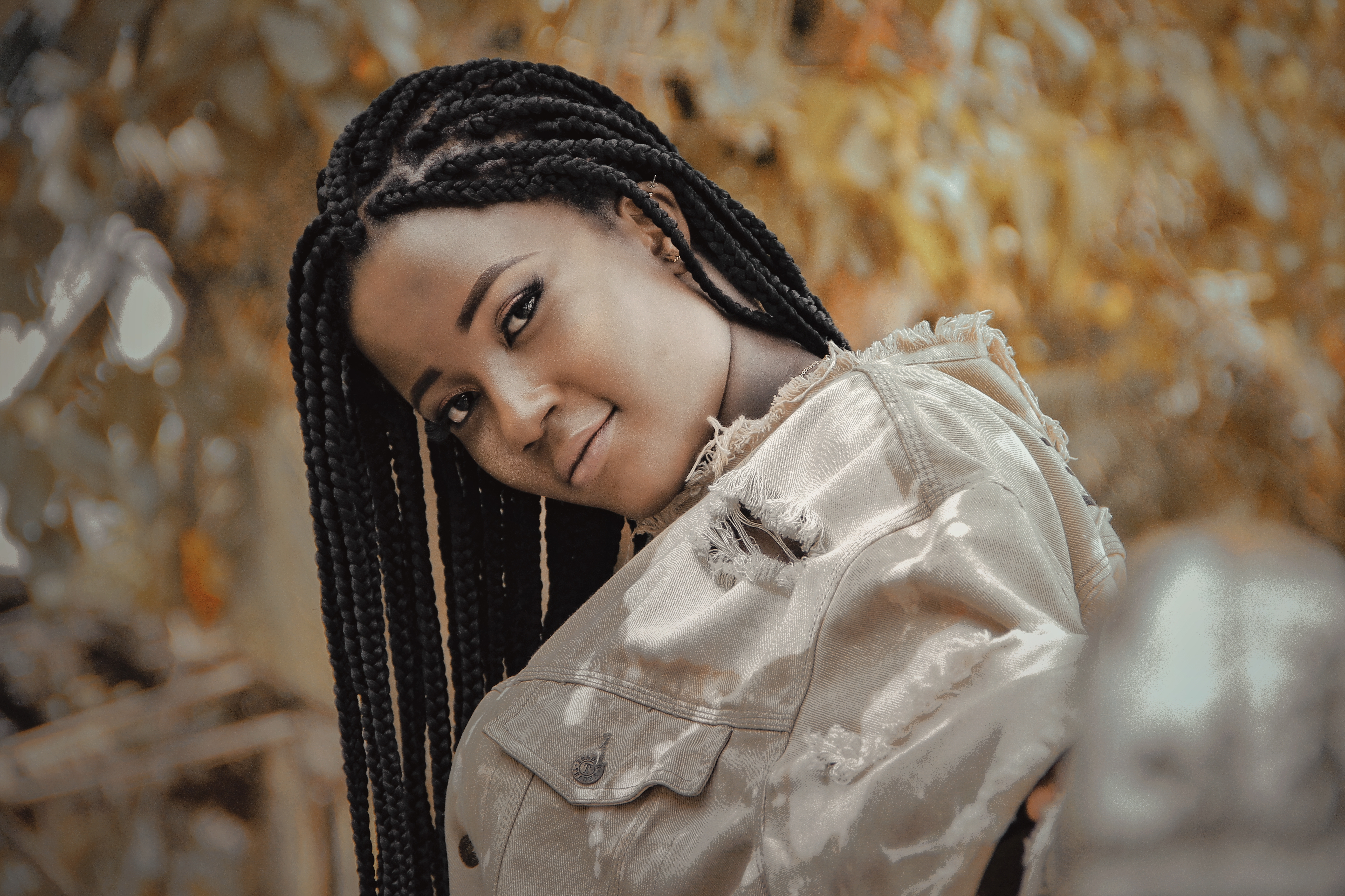 Обои модель позирует выражение на рабочий стол