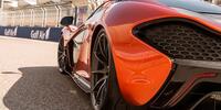 Оранжевый McLaren P1 GTR на трассе