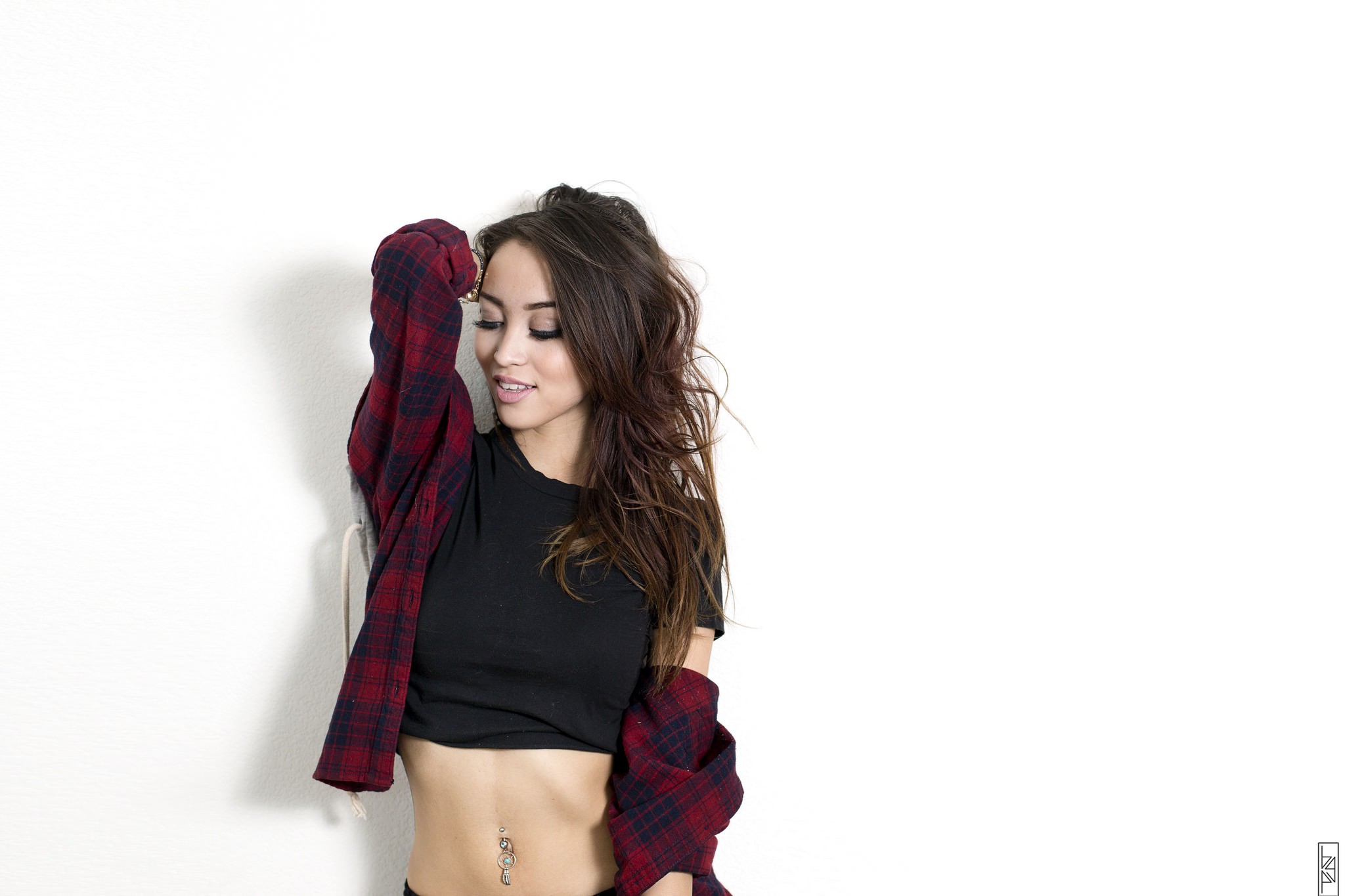 桌面上的壁纸女性 肖像 黑色背景