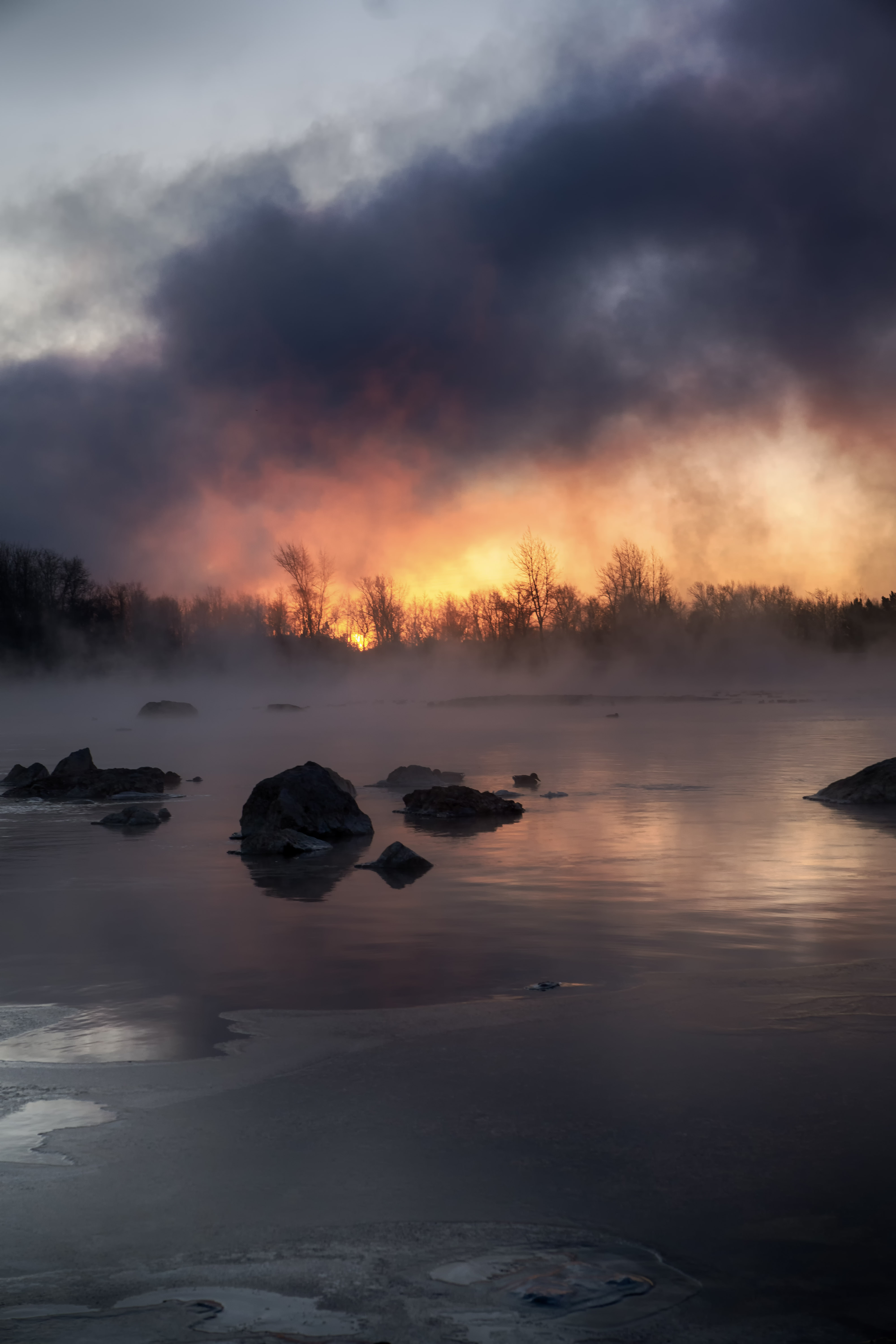 Free photo Foggy dawn over the Yenisei River