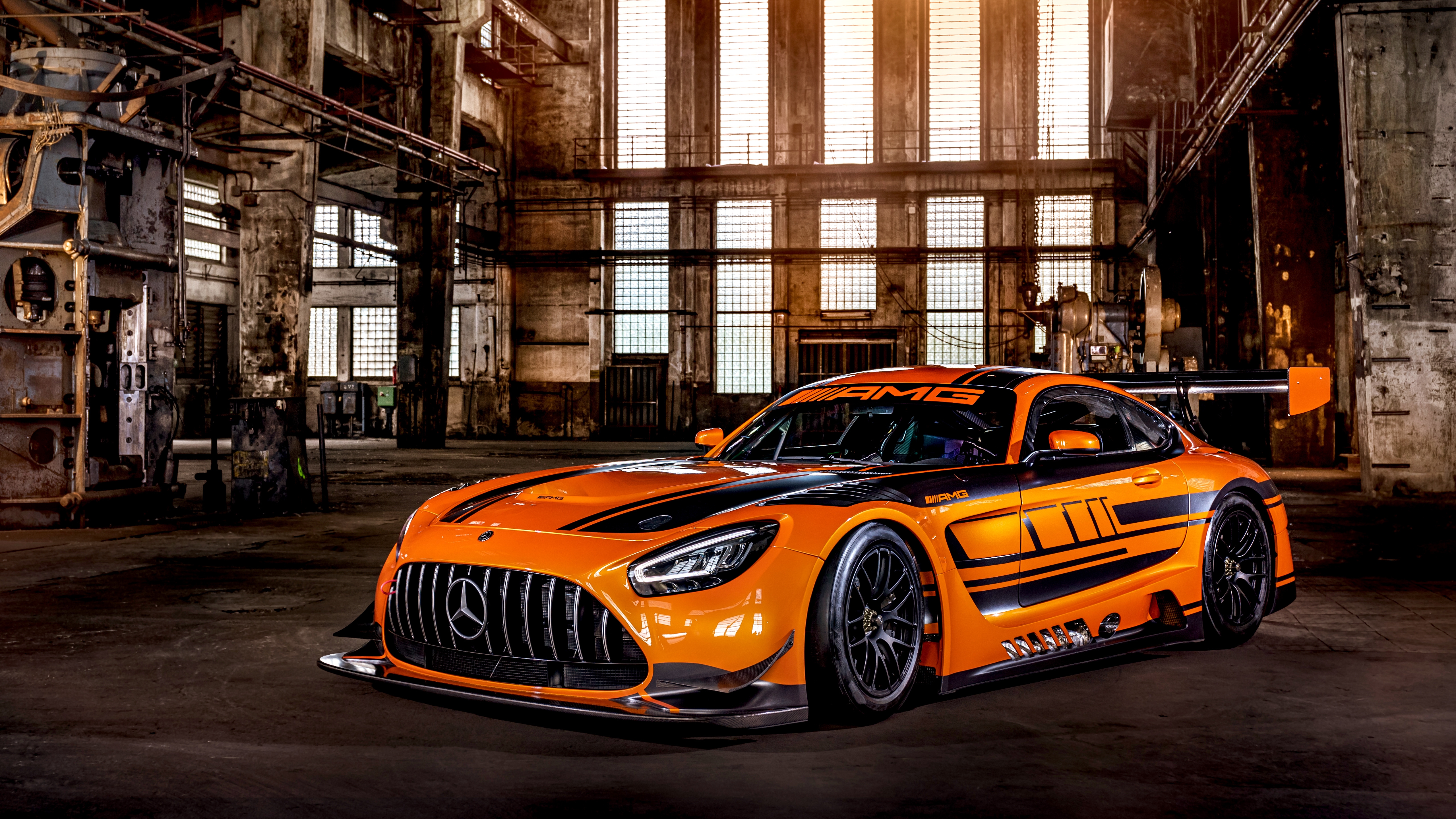 Free photo Mercedes-amg gt3 orange