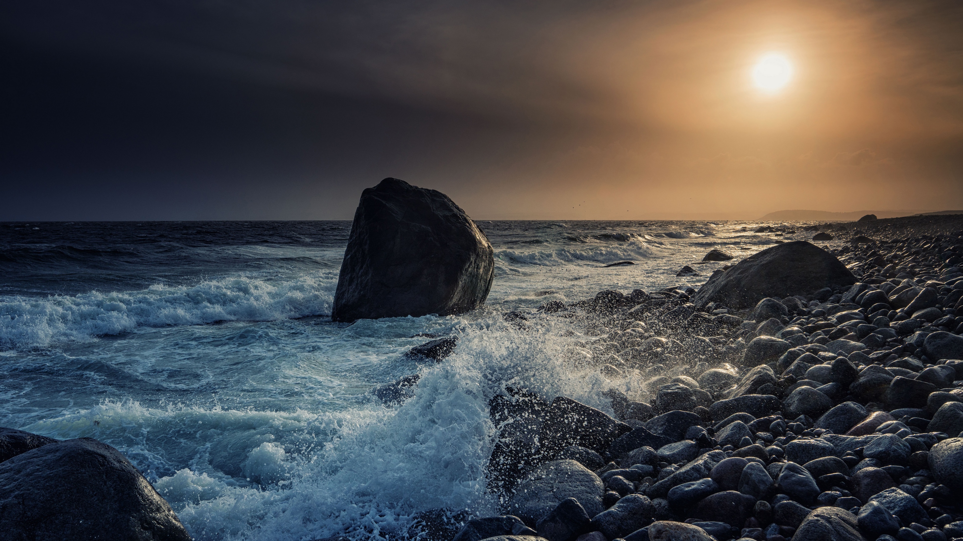 免费照片挪威日落时分的岩石海滩