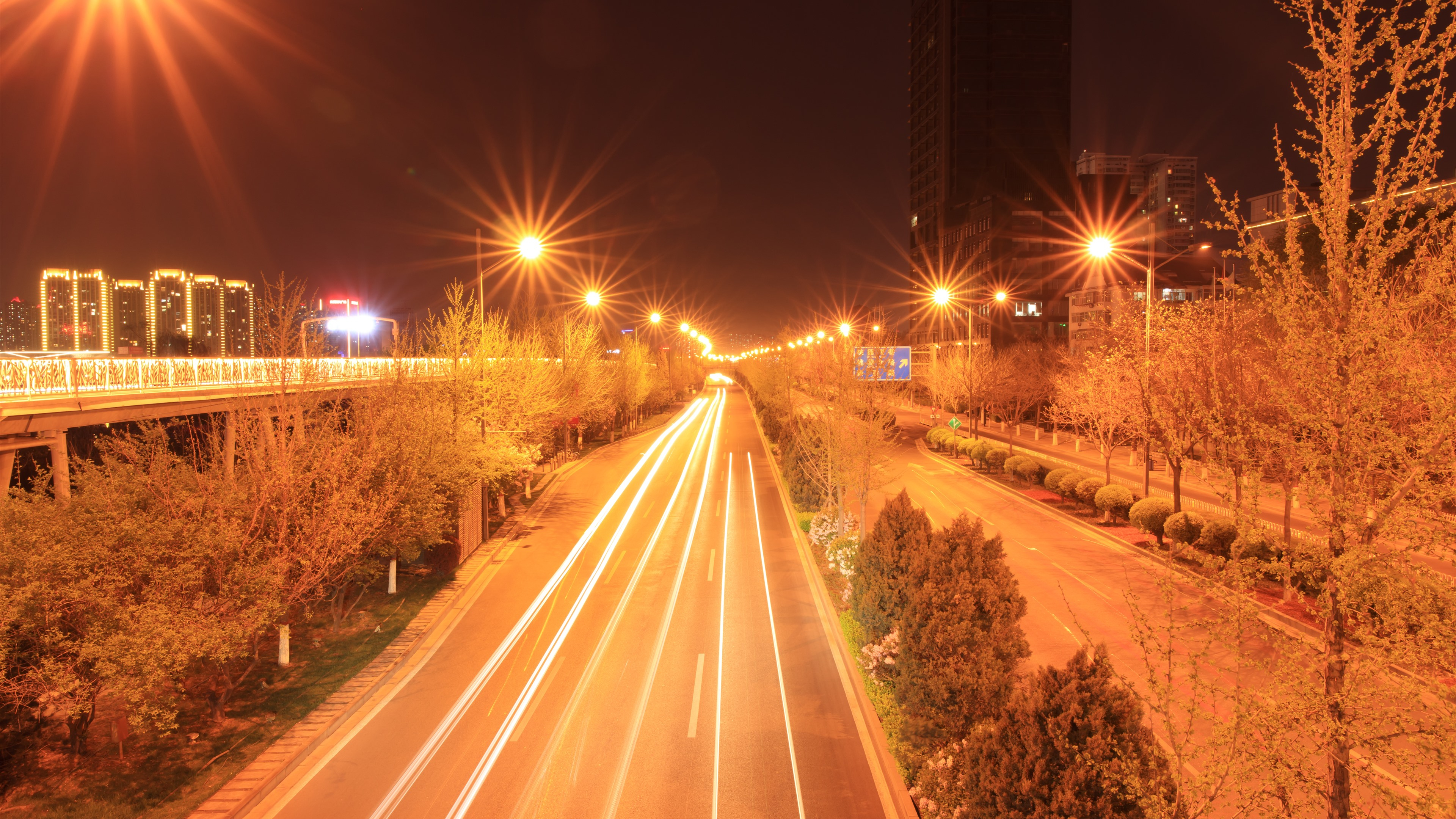 一个有路的中国夜城
