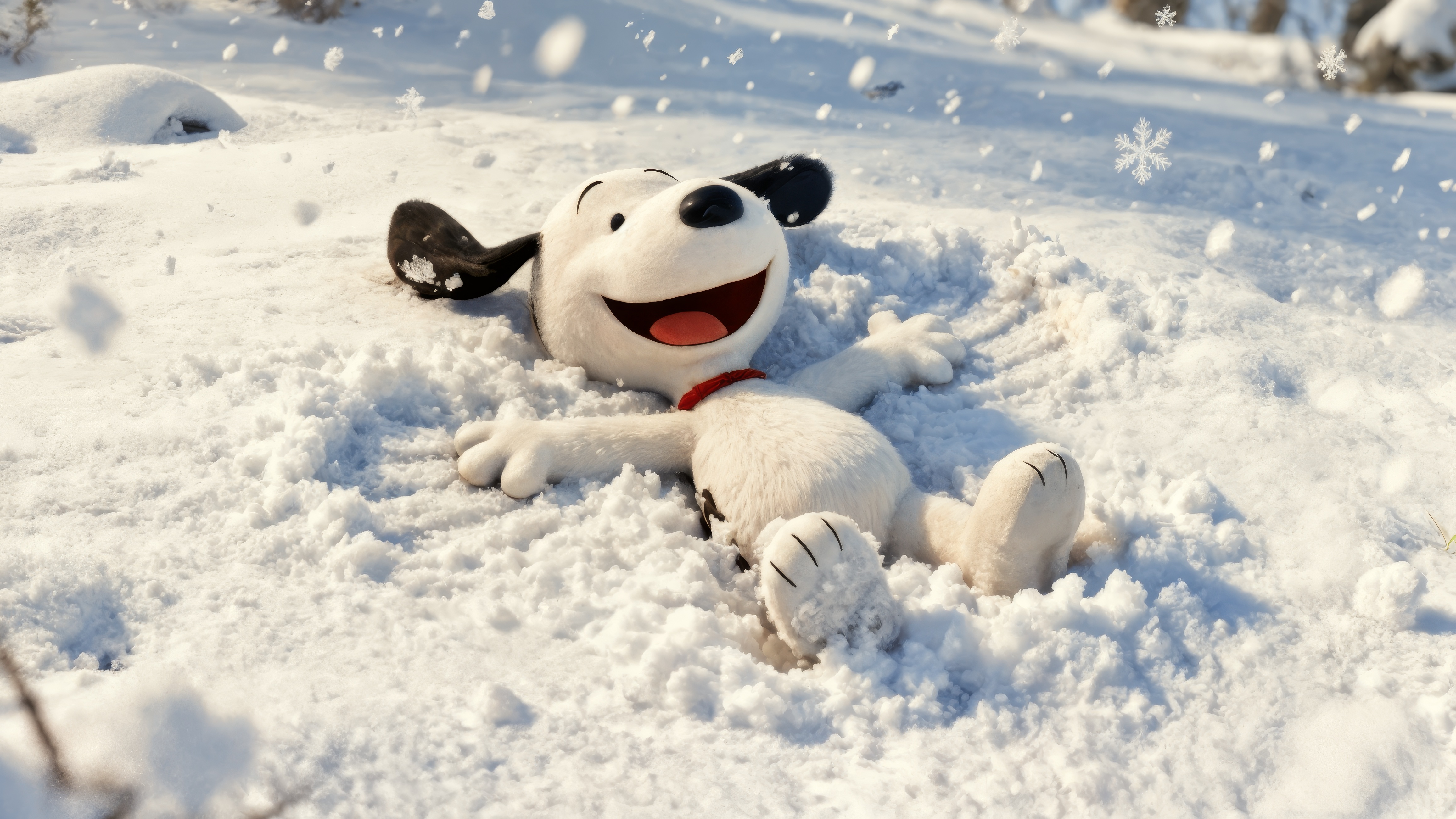 У плюшевого зверька черный нос и белые лапы