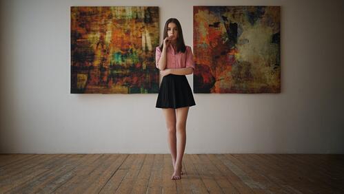 Free photo Ksenia Klimenko at the Museum of Paintings