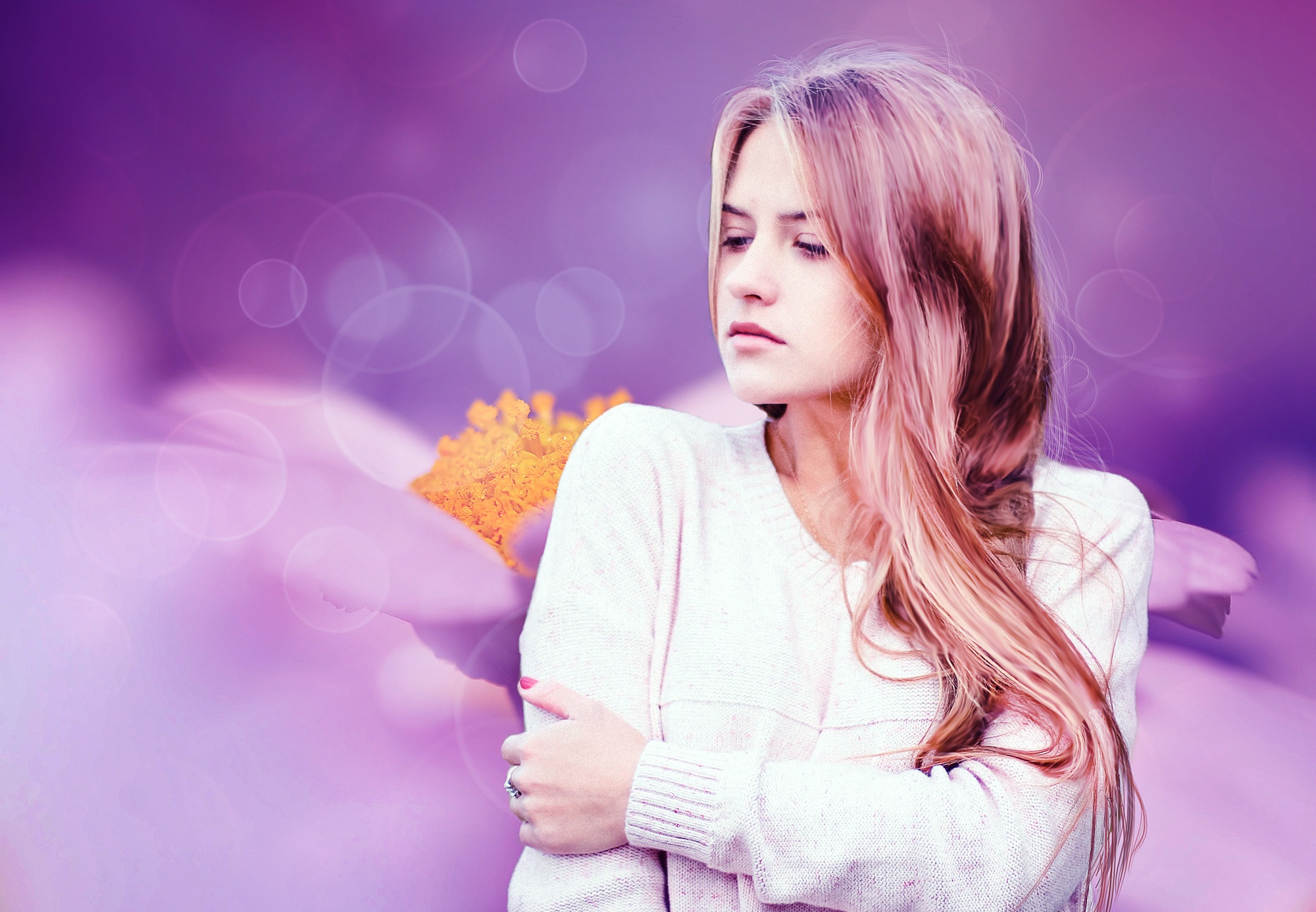 Free photo Portrait of Margaret on a floral background