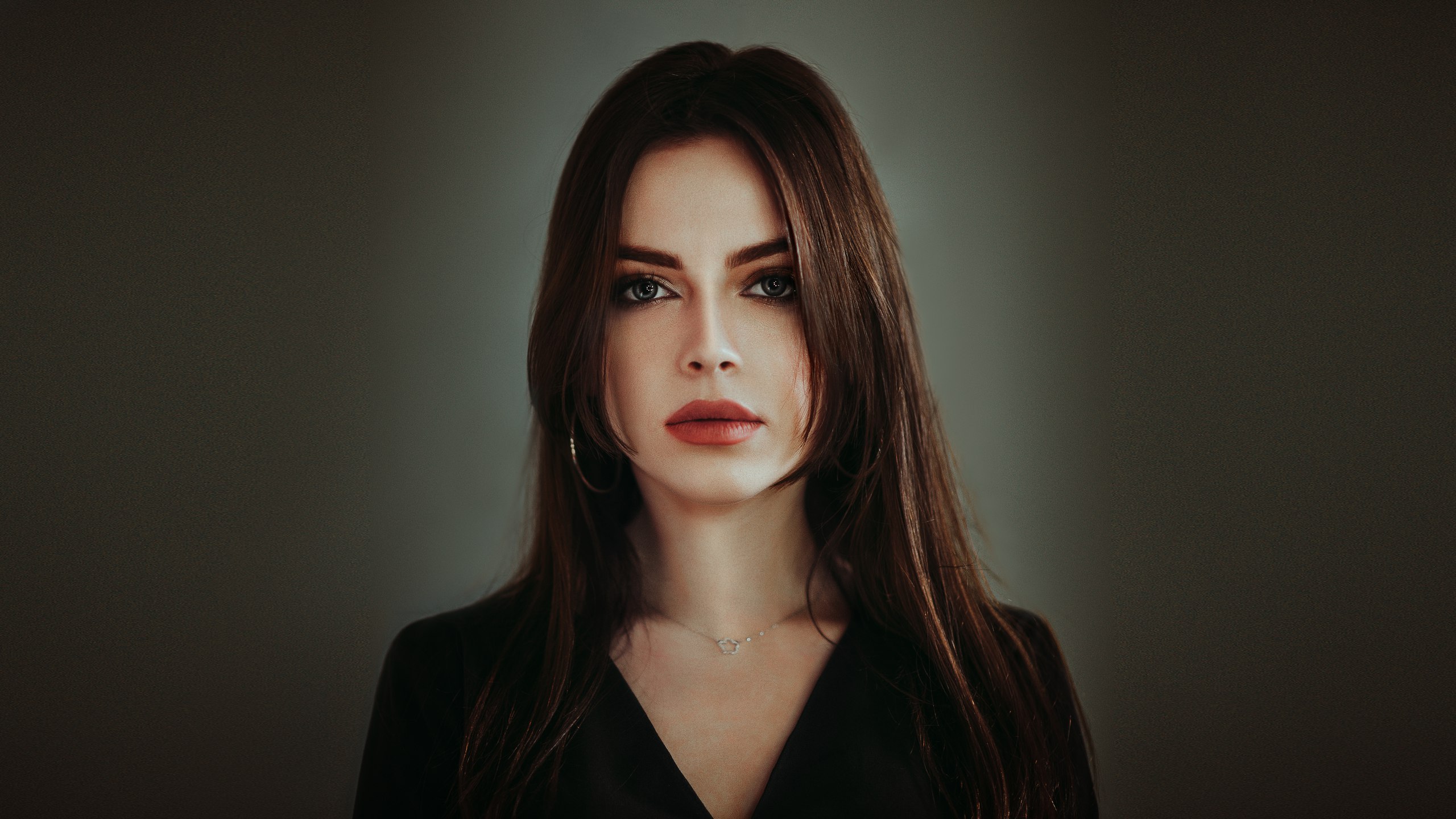 Обои женщина лицо портрет на рабочий стол