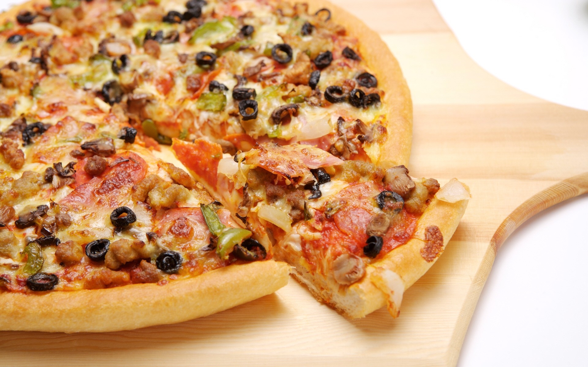 Пицца с оливками