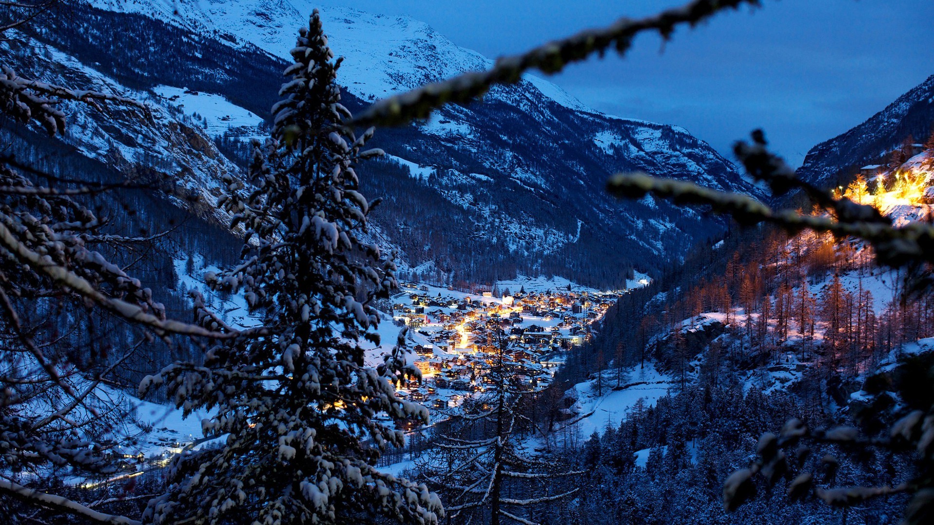 Free photo A town at the foot of the mountains in Switzerland