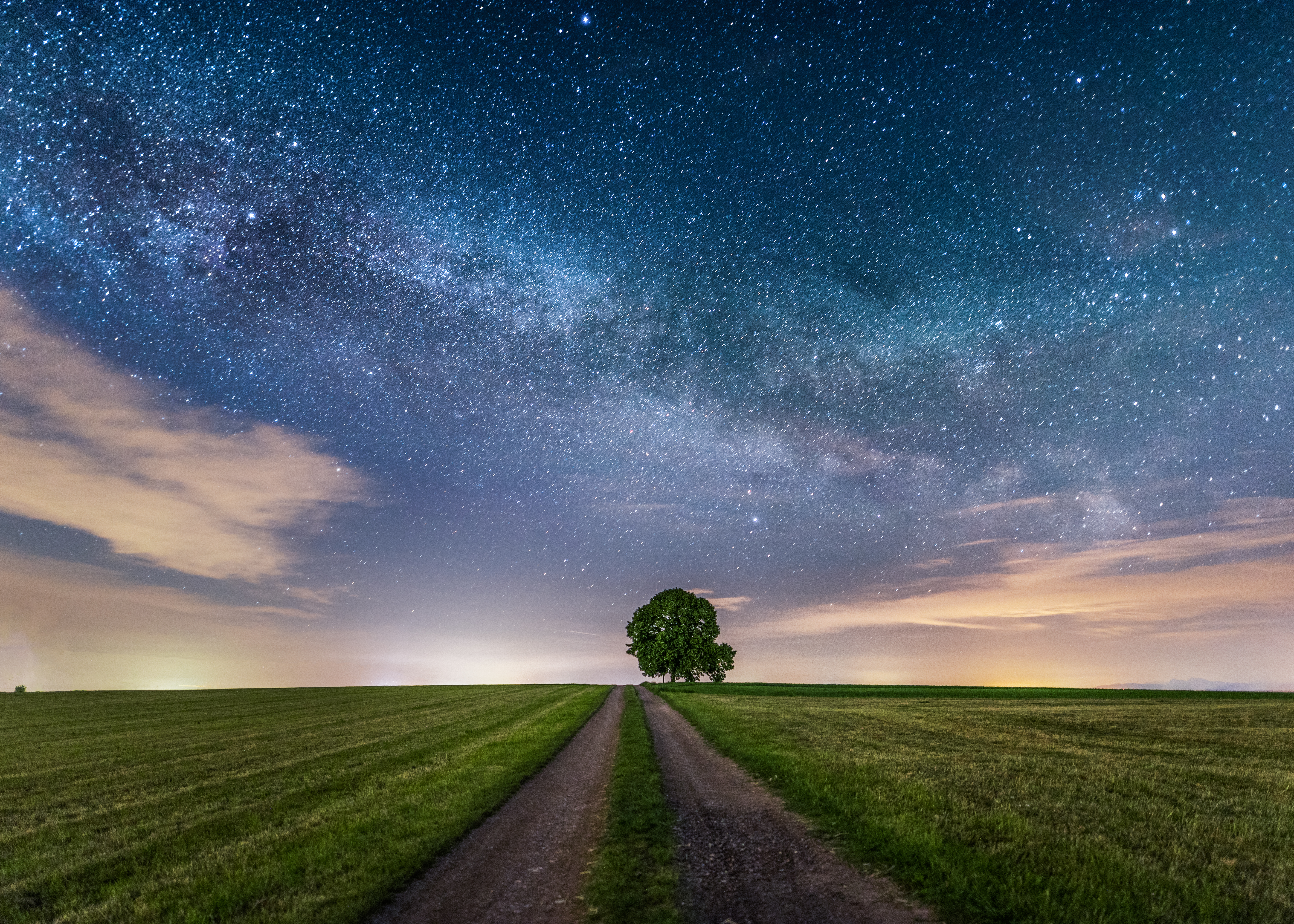 桌面上的壁纸银河 星空 晚上