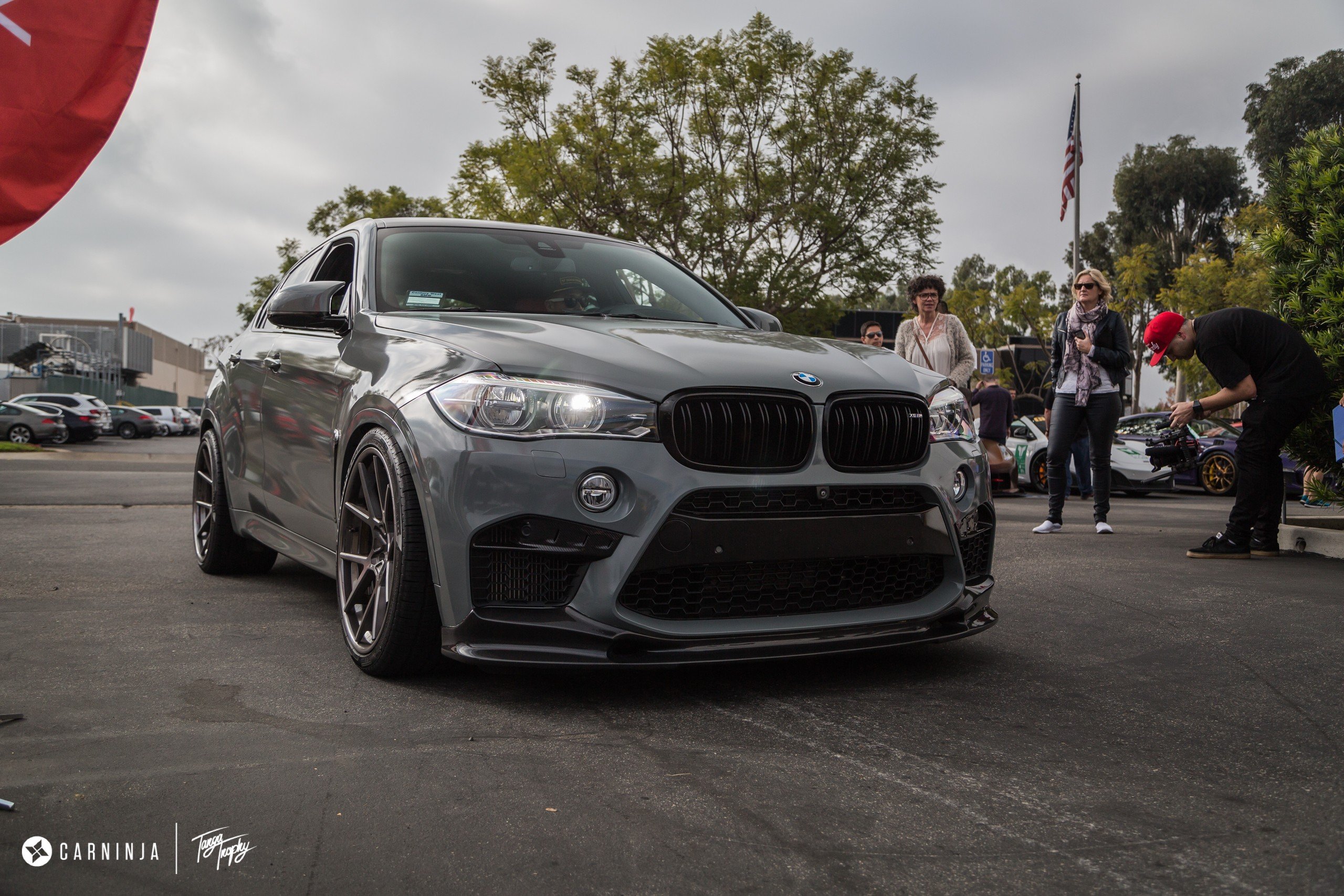 Бесплатное фото BMW X6 серого цвета