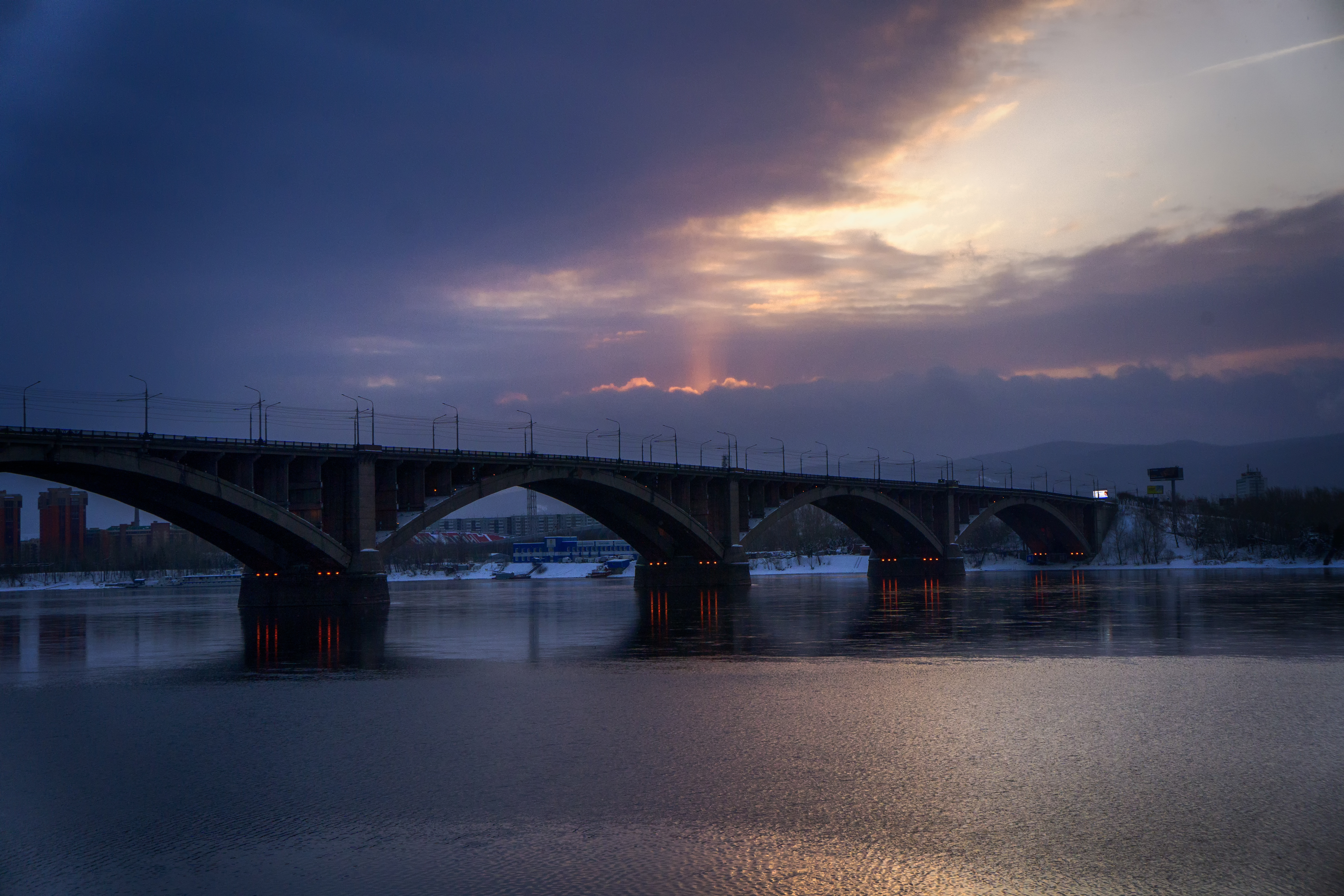 Free photo Frosty morning over the river