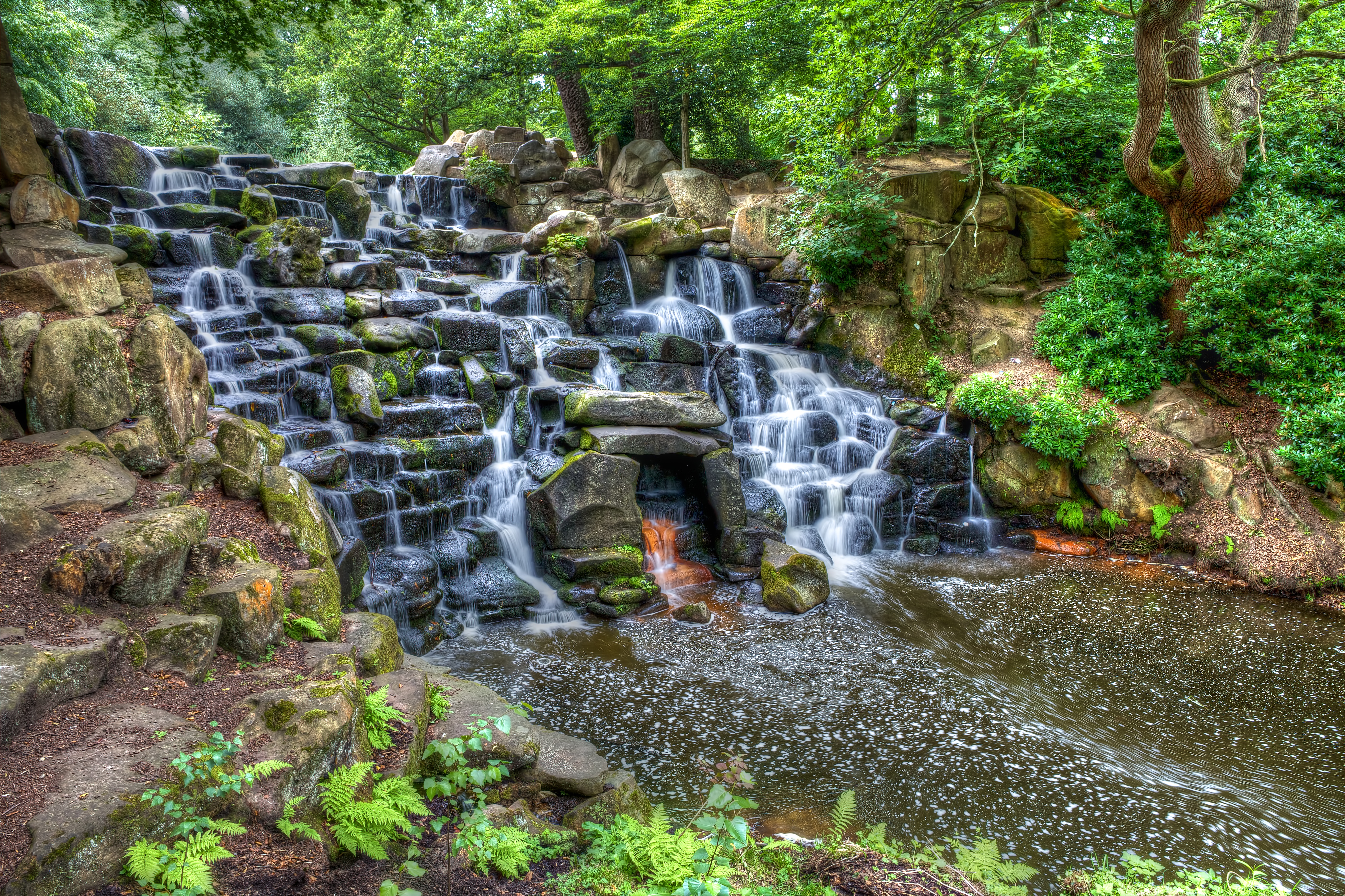 Обои Fireplace waterfall Cowarth Park London на рабочий стол