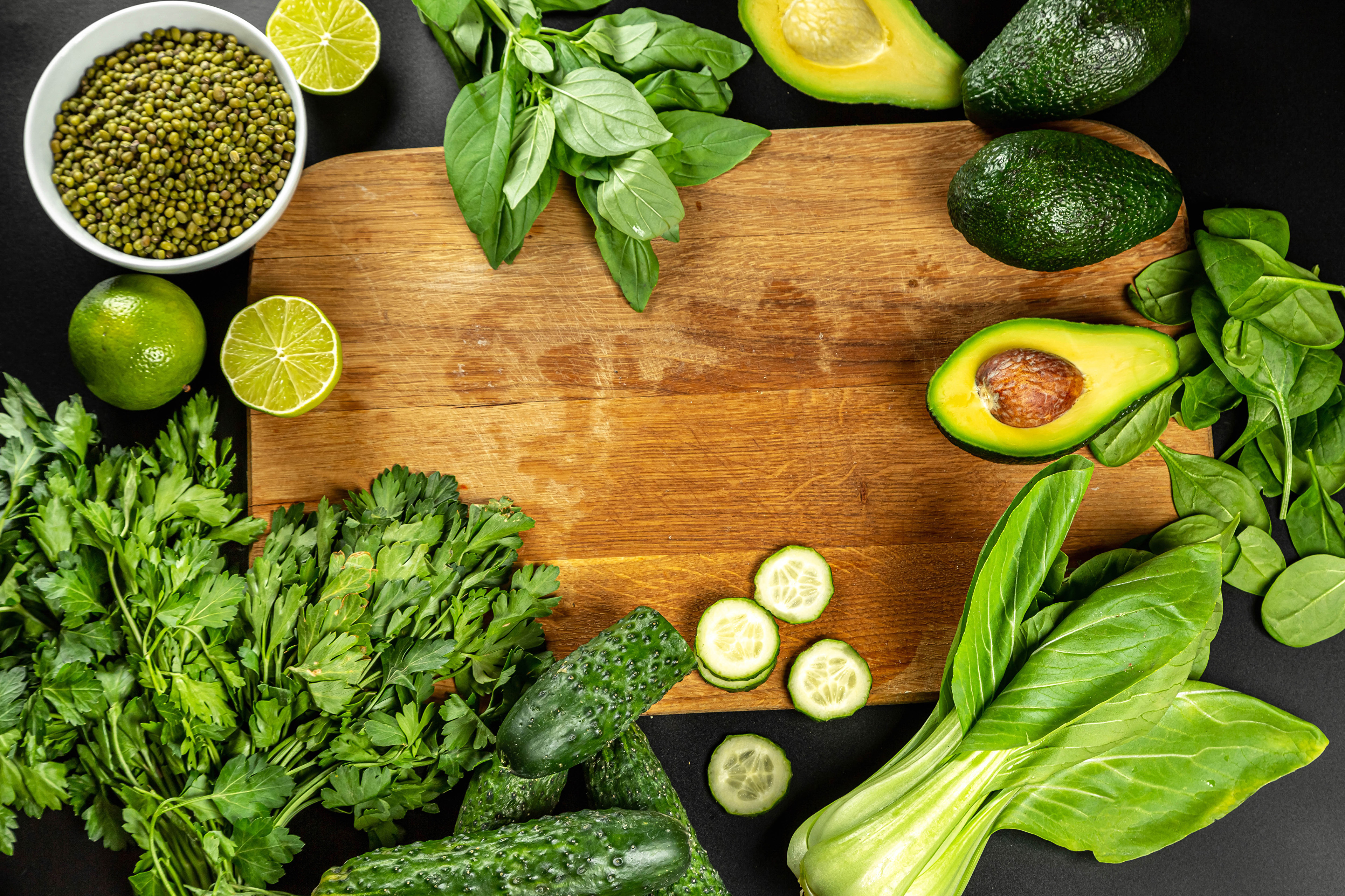 Wallpapers cutting board cucumbers green peas on the desktop