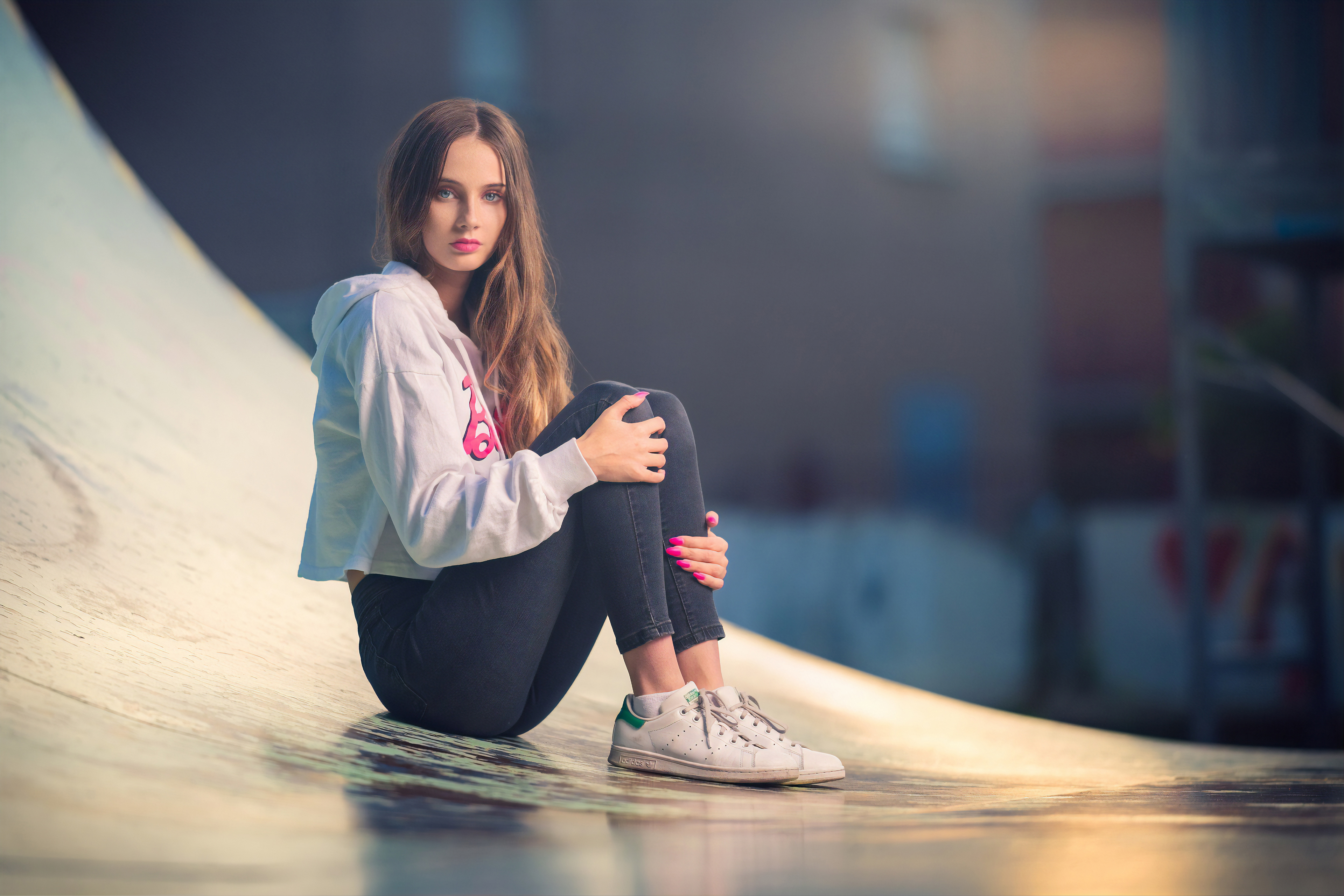 Free photo A girl with dark hair in sportswear