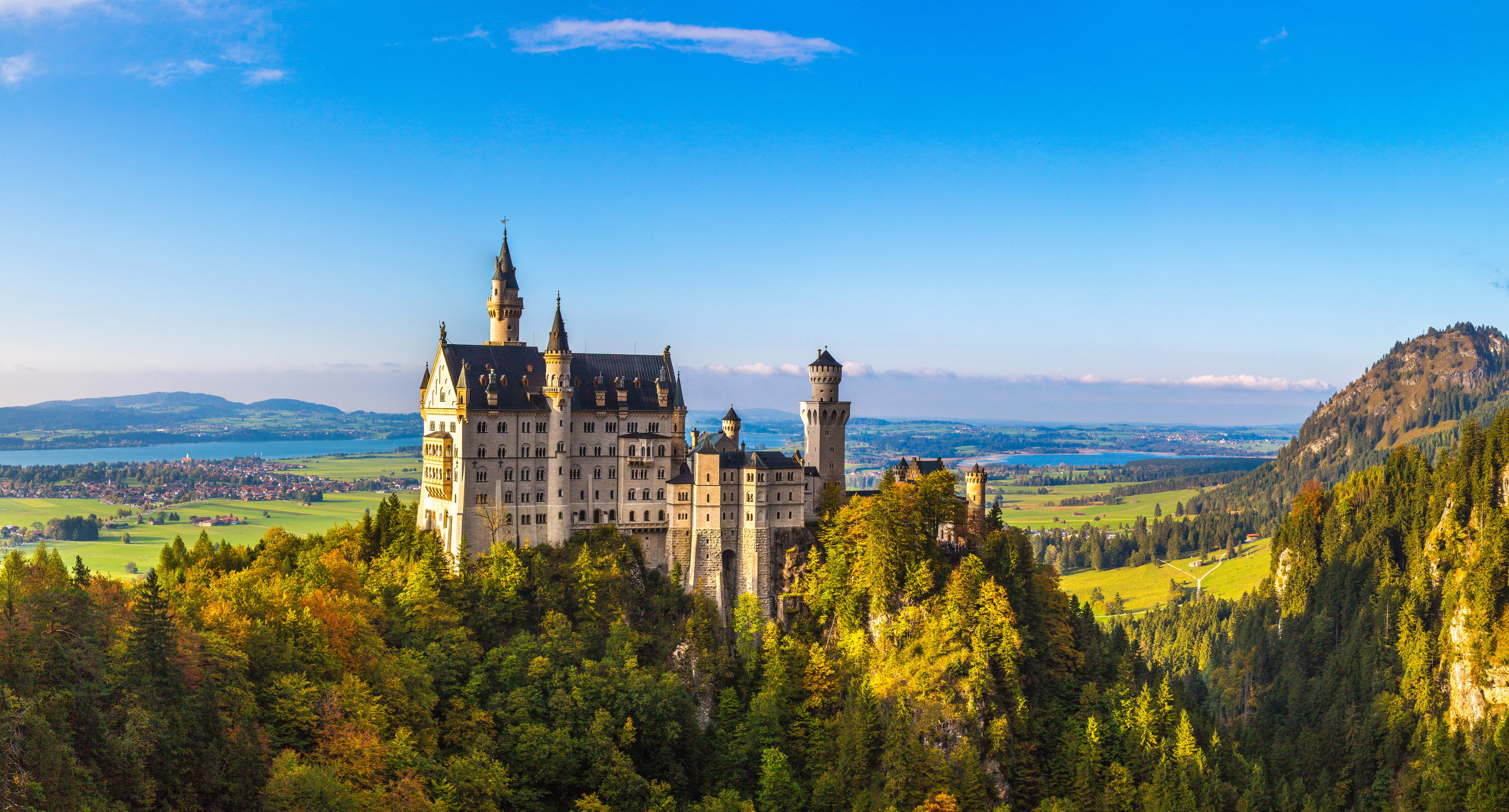 Free photo Castle on a background of blue sky