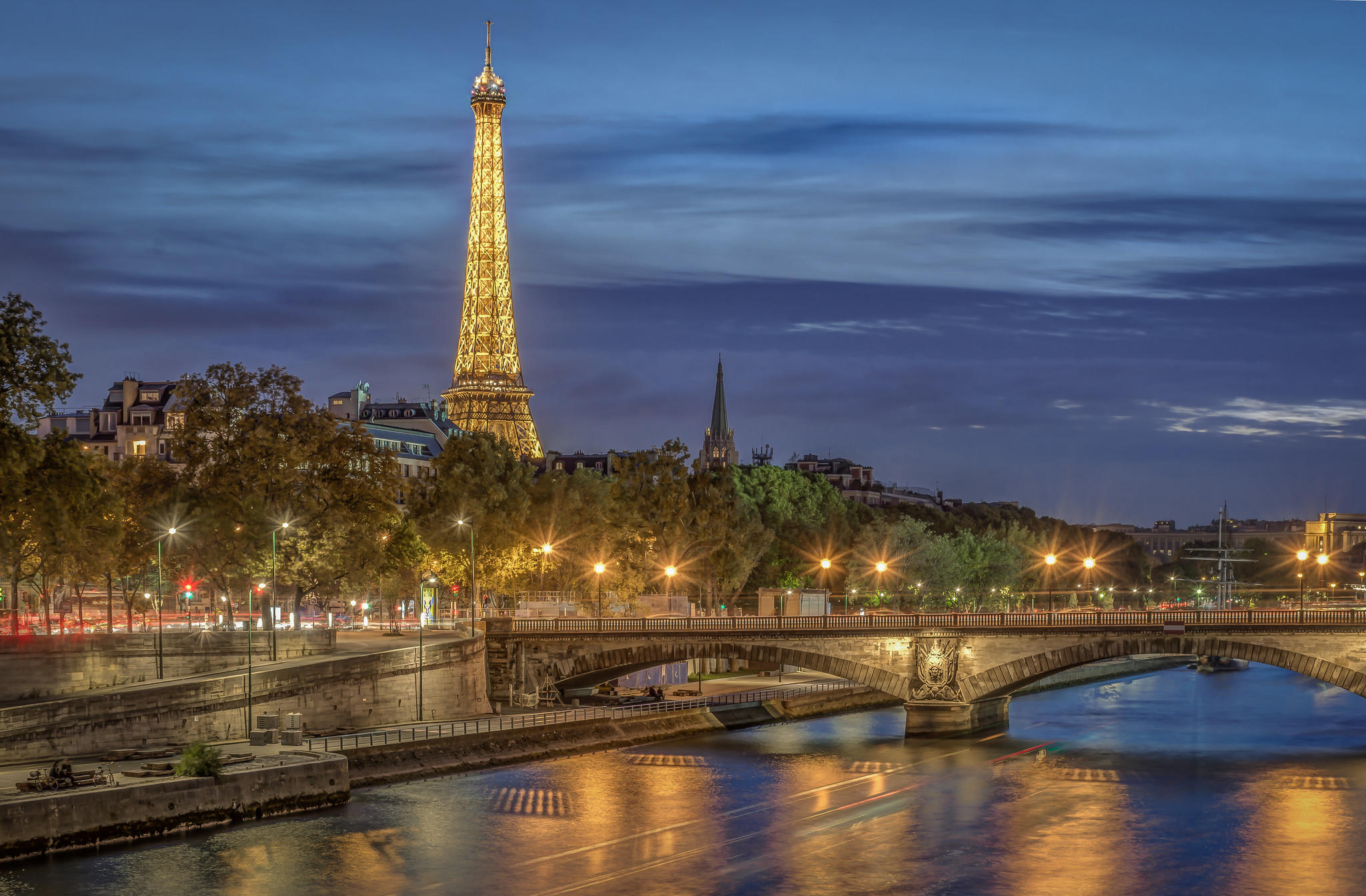 Free photo The bridge over the water in Paris