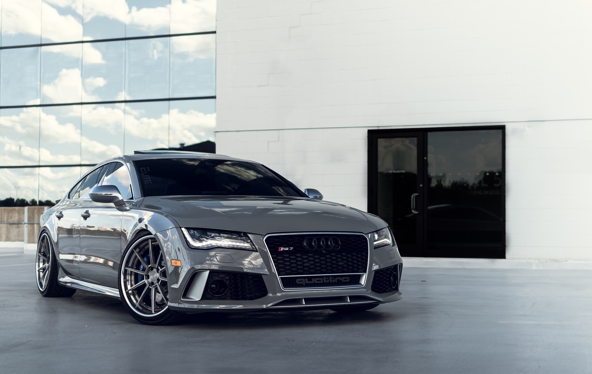 Бесплатное фото Audi Rs7 Quattro Vag Silversight серого цвета