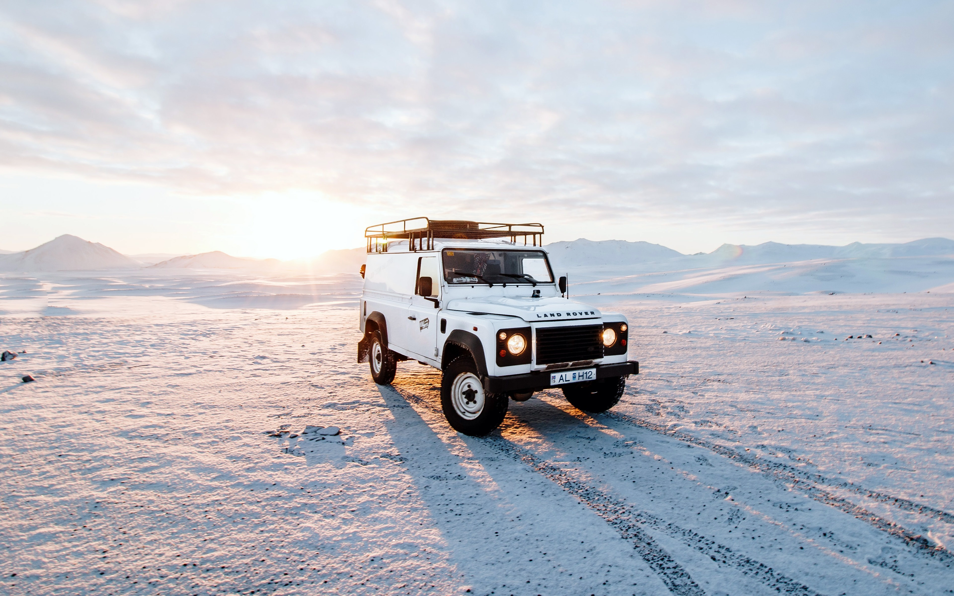 Wallpapers sun light wallpaper land rover white car on the desktop