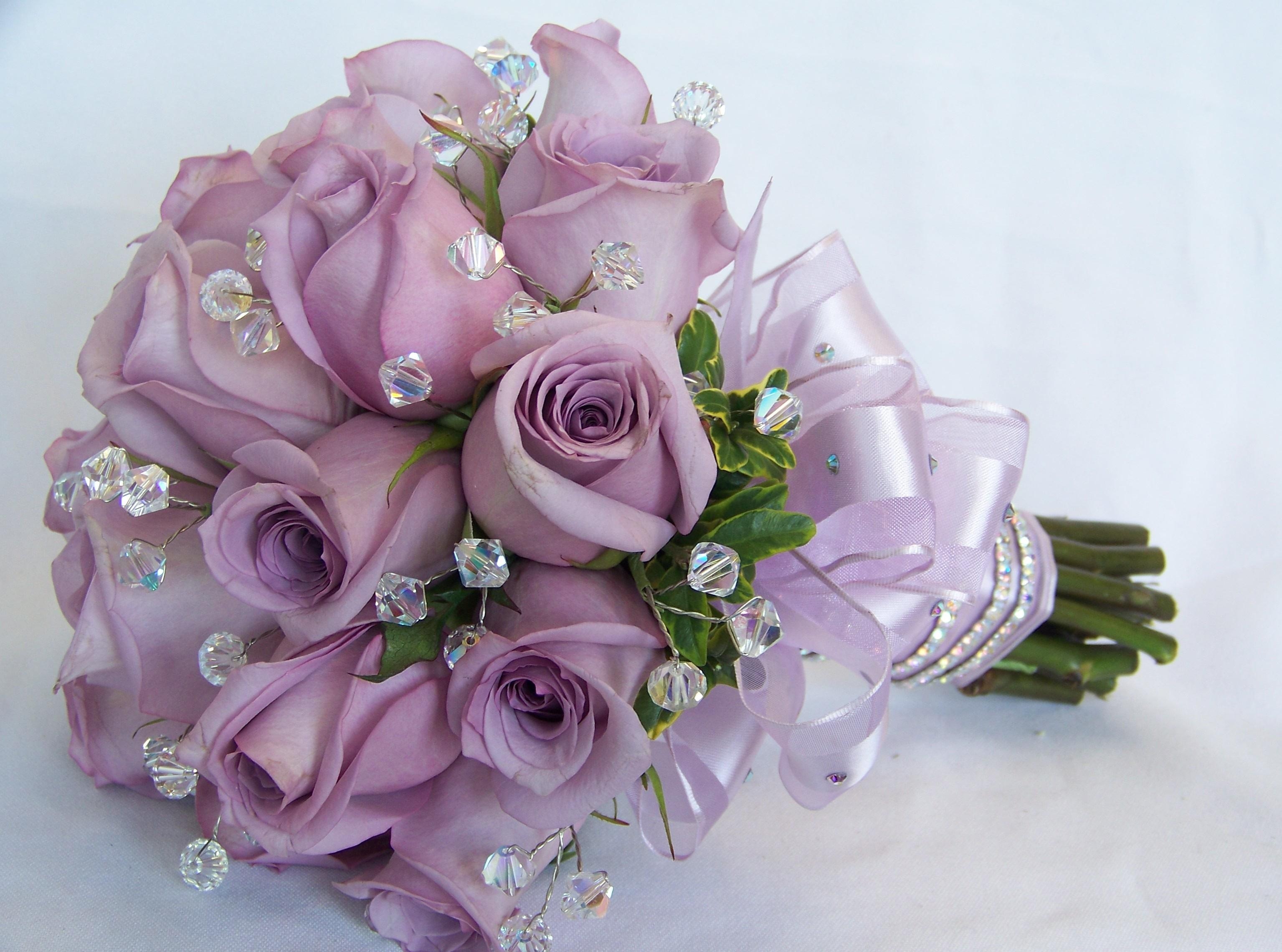 Bouquet of lilac roses