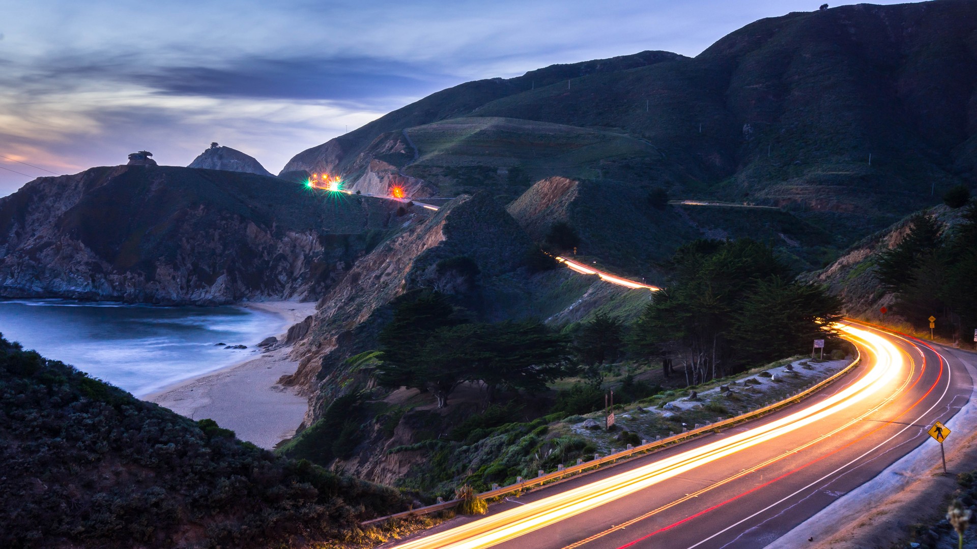 桌面上的壁纸山脉 块垒 晚上