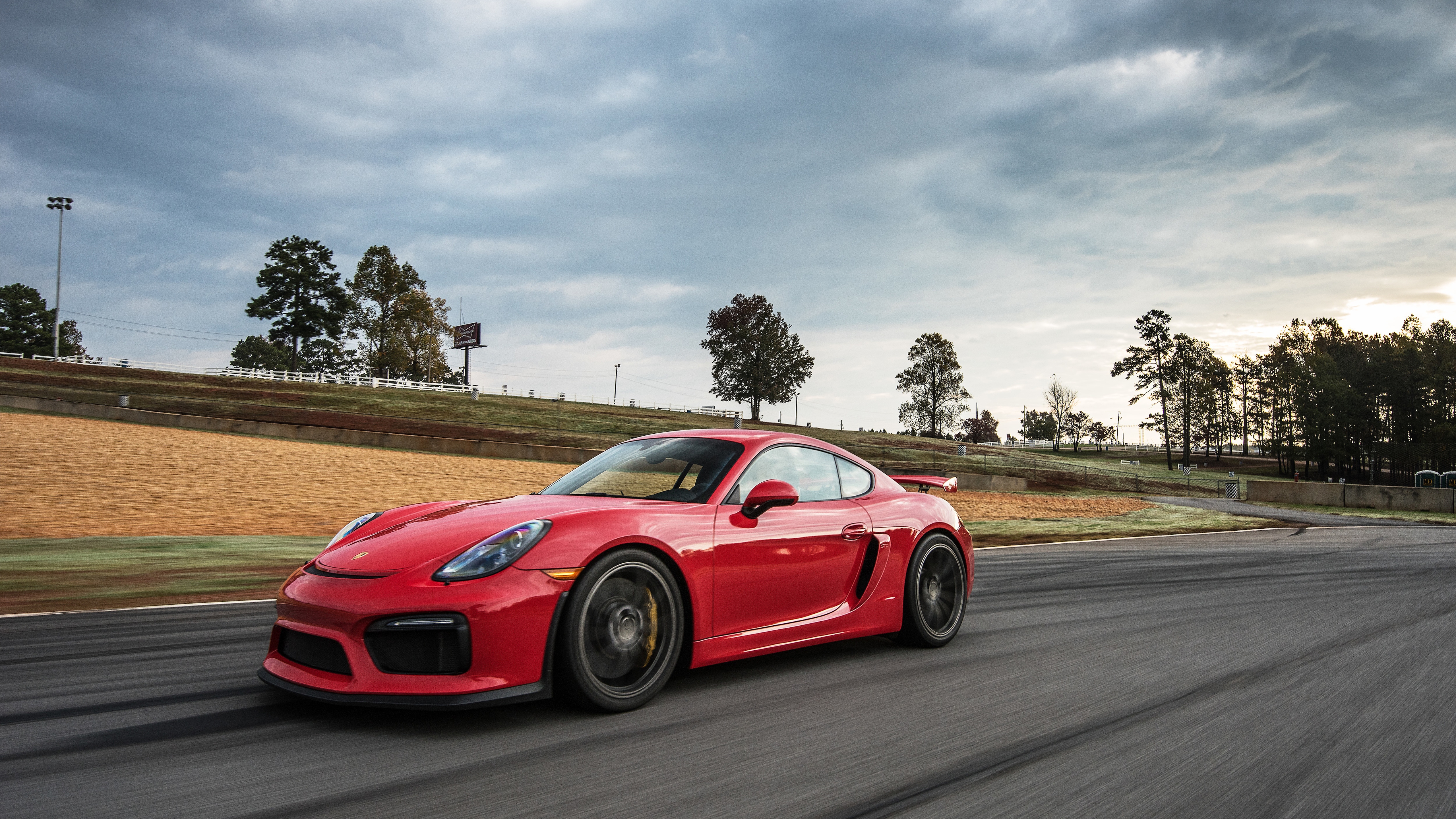 Free photo Porsche cayman gt4 red