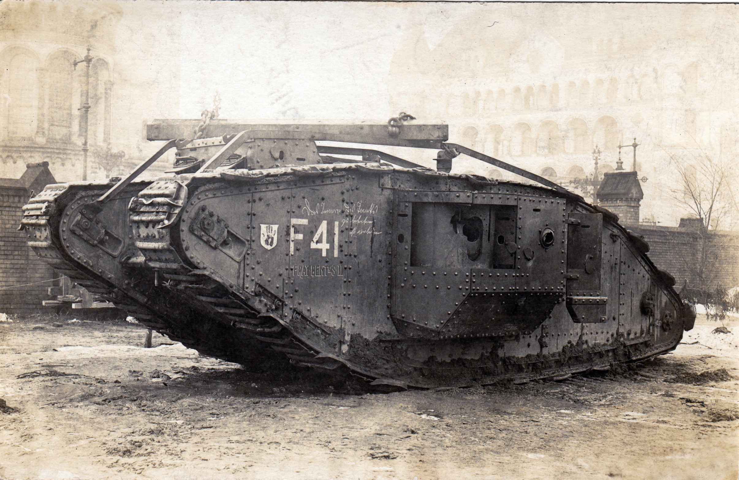 Wallpapers British military tank on the desktop