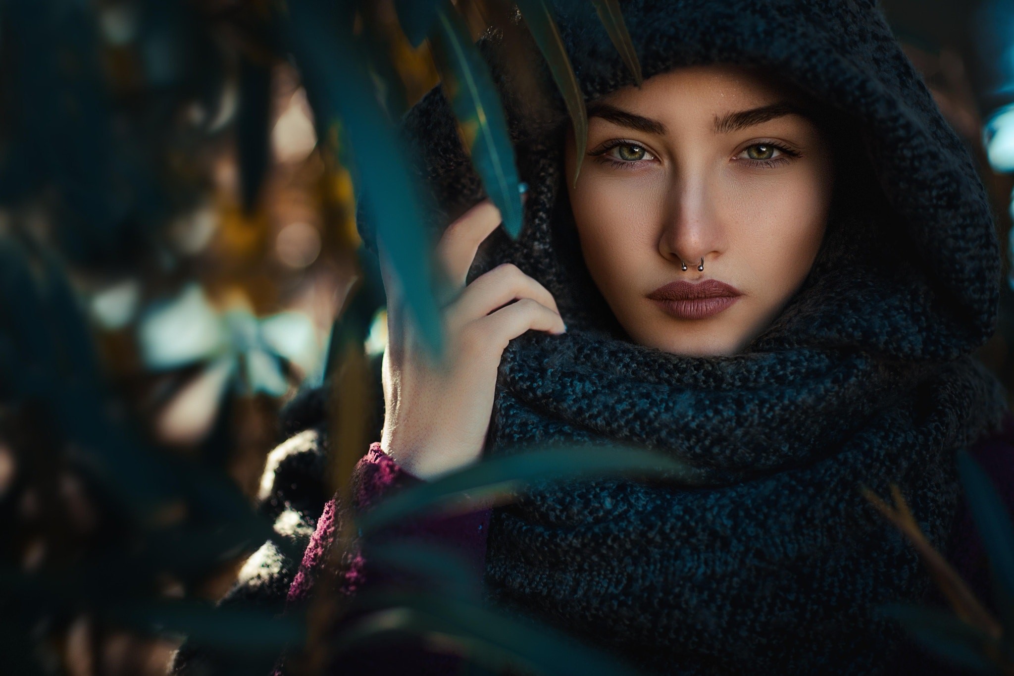 Free photo A girl wrapped in a scarf