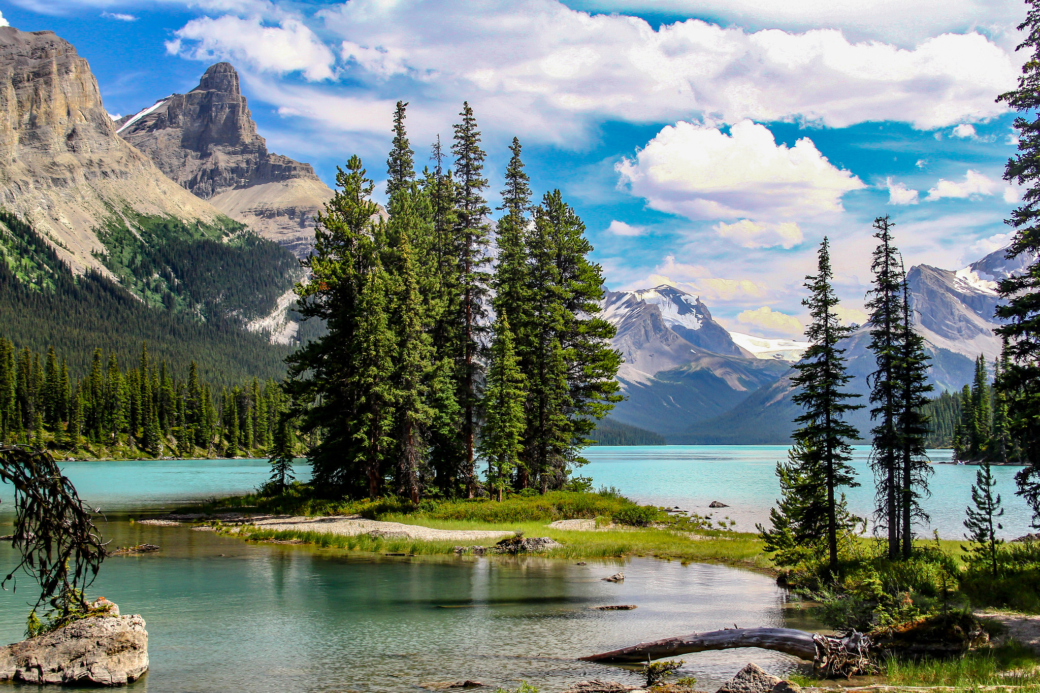 Wallpapers Lake Maligne Alberta landscape on the desktop