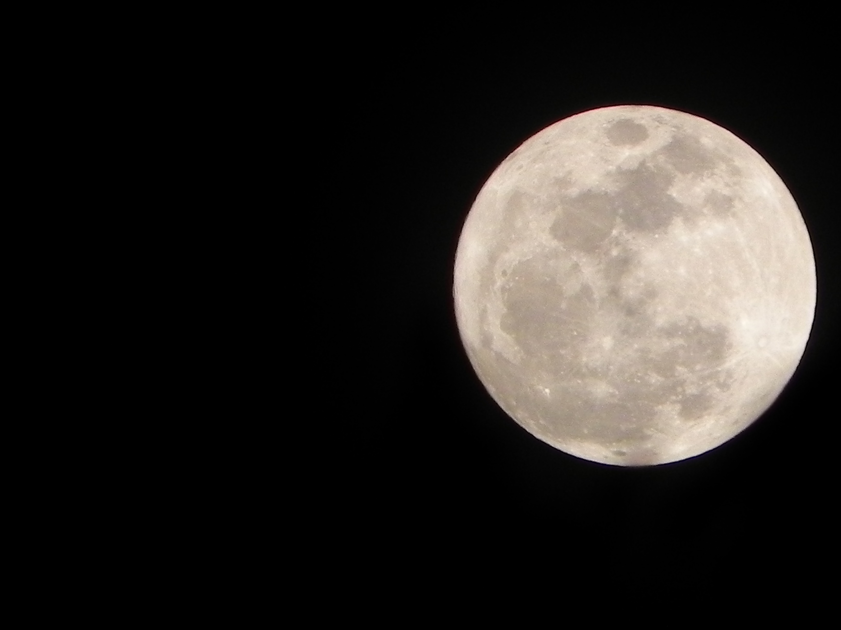 Free photo Full moons on a black background