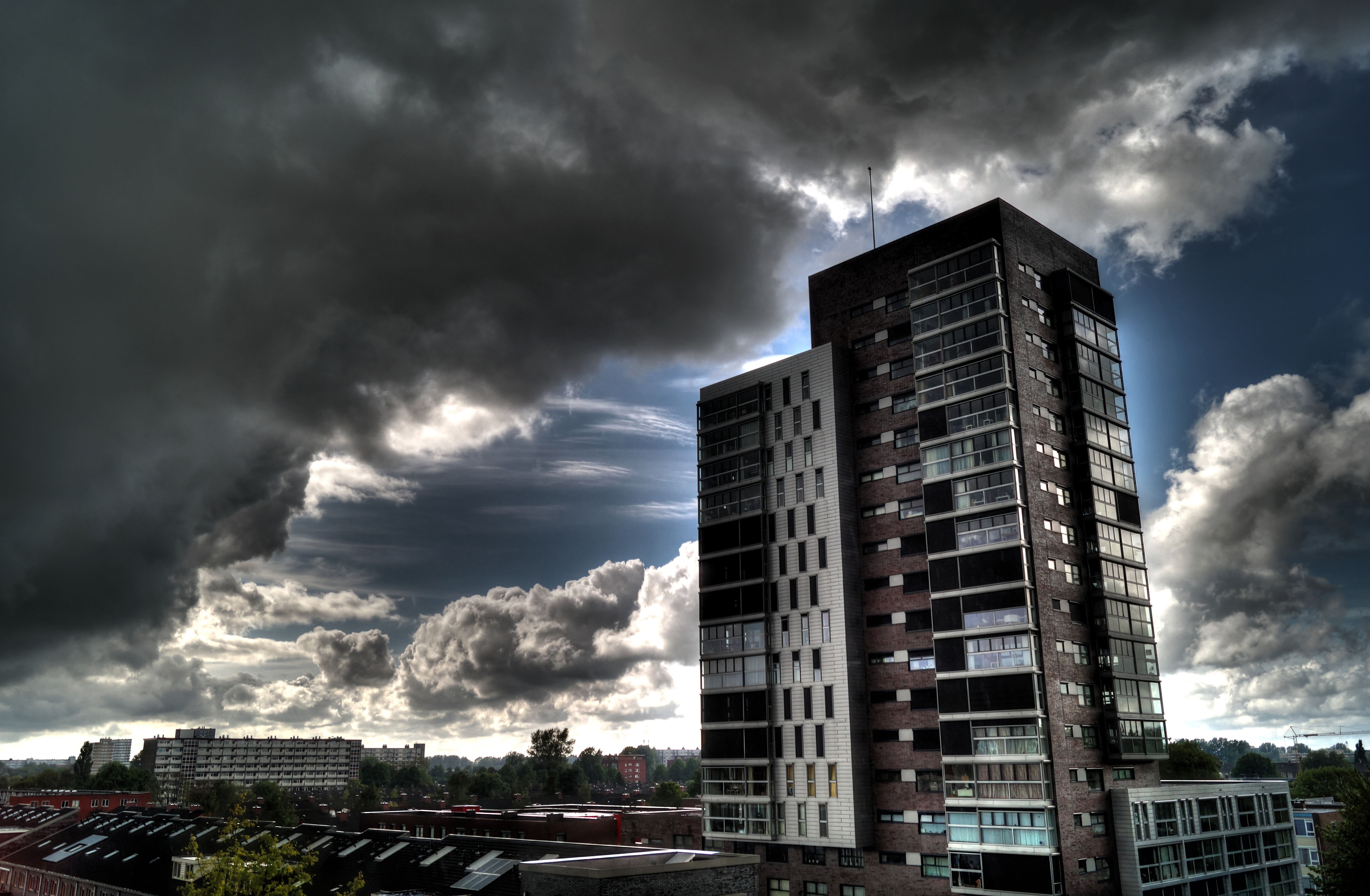 Wallpapers storm metropolitan area sun rays on the desktop