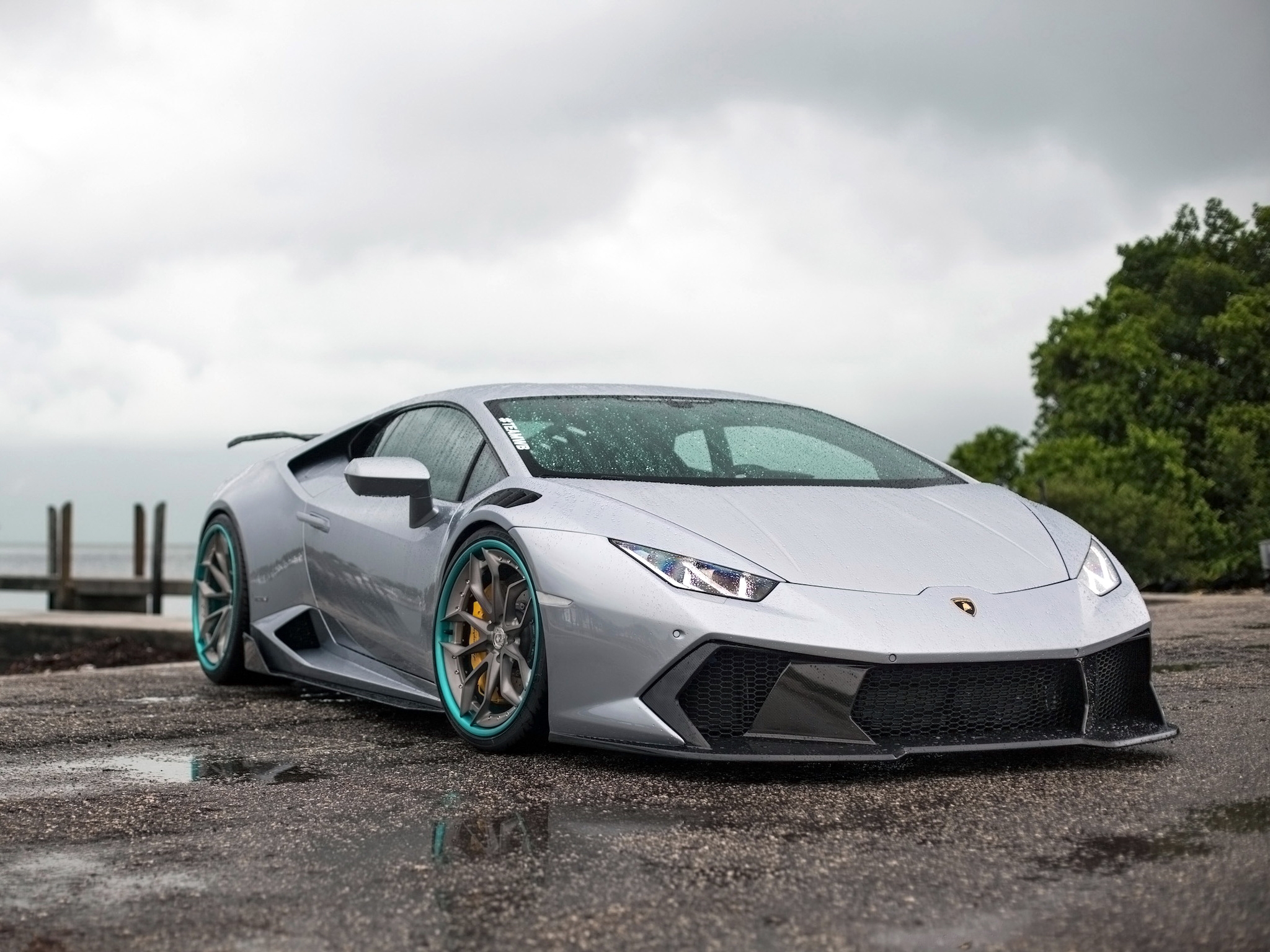 Free photo Picture for desktop with Lamborghini Huracan