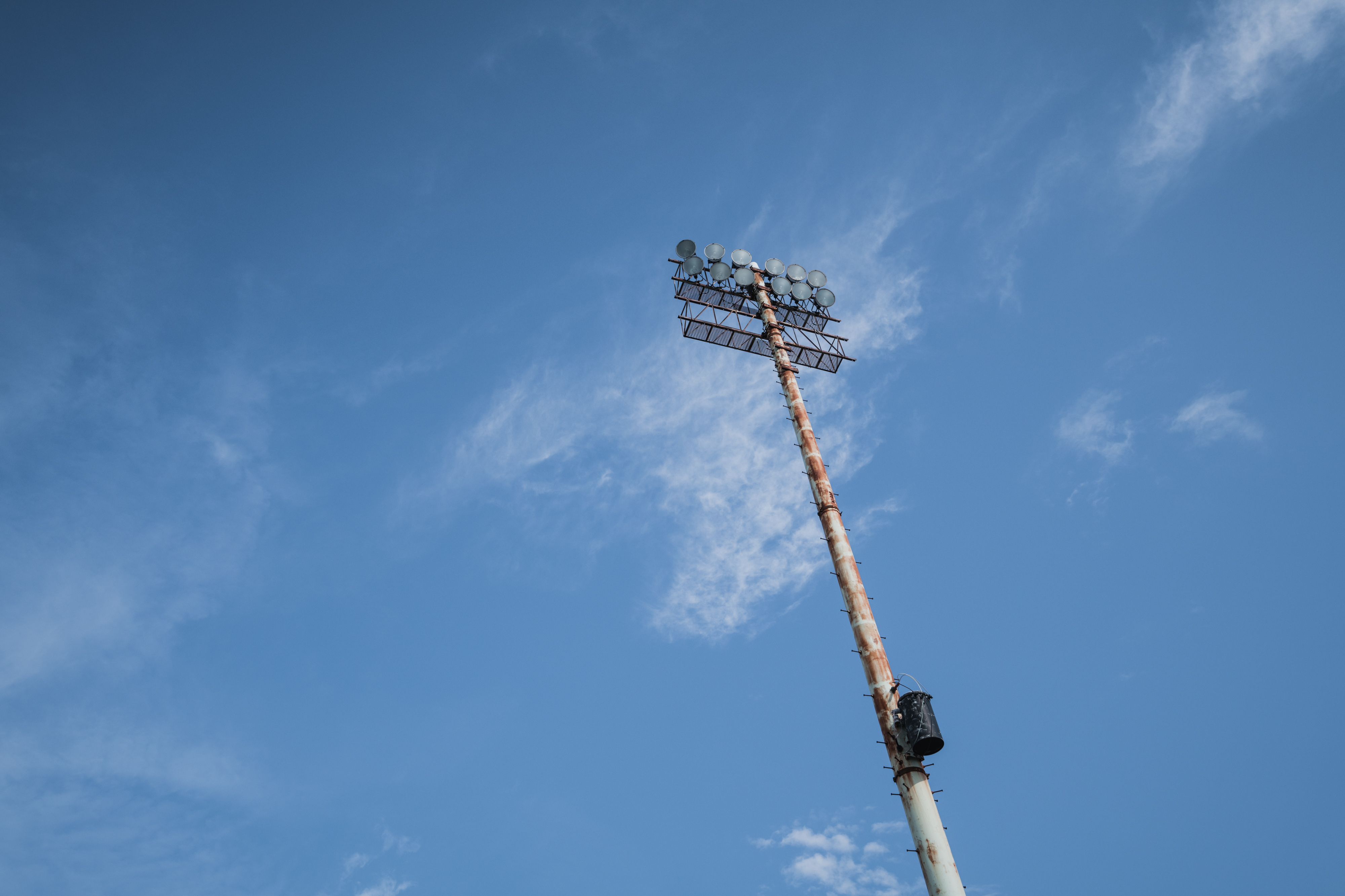 Обои стадион свет небо на рабочий стол