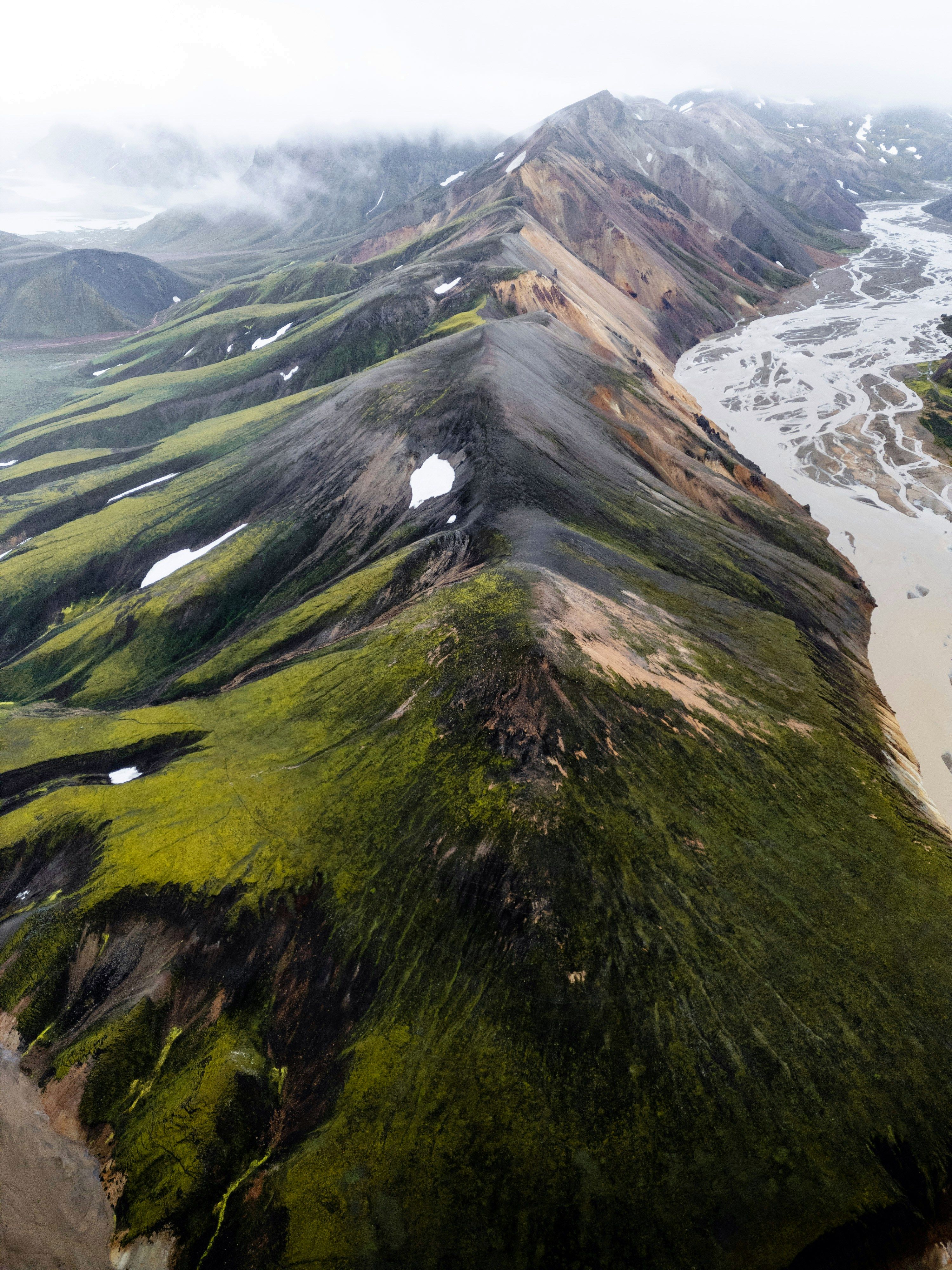 Бесплатное фото Горная гряда, вид сверху.